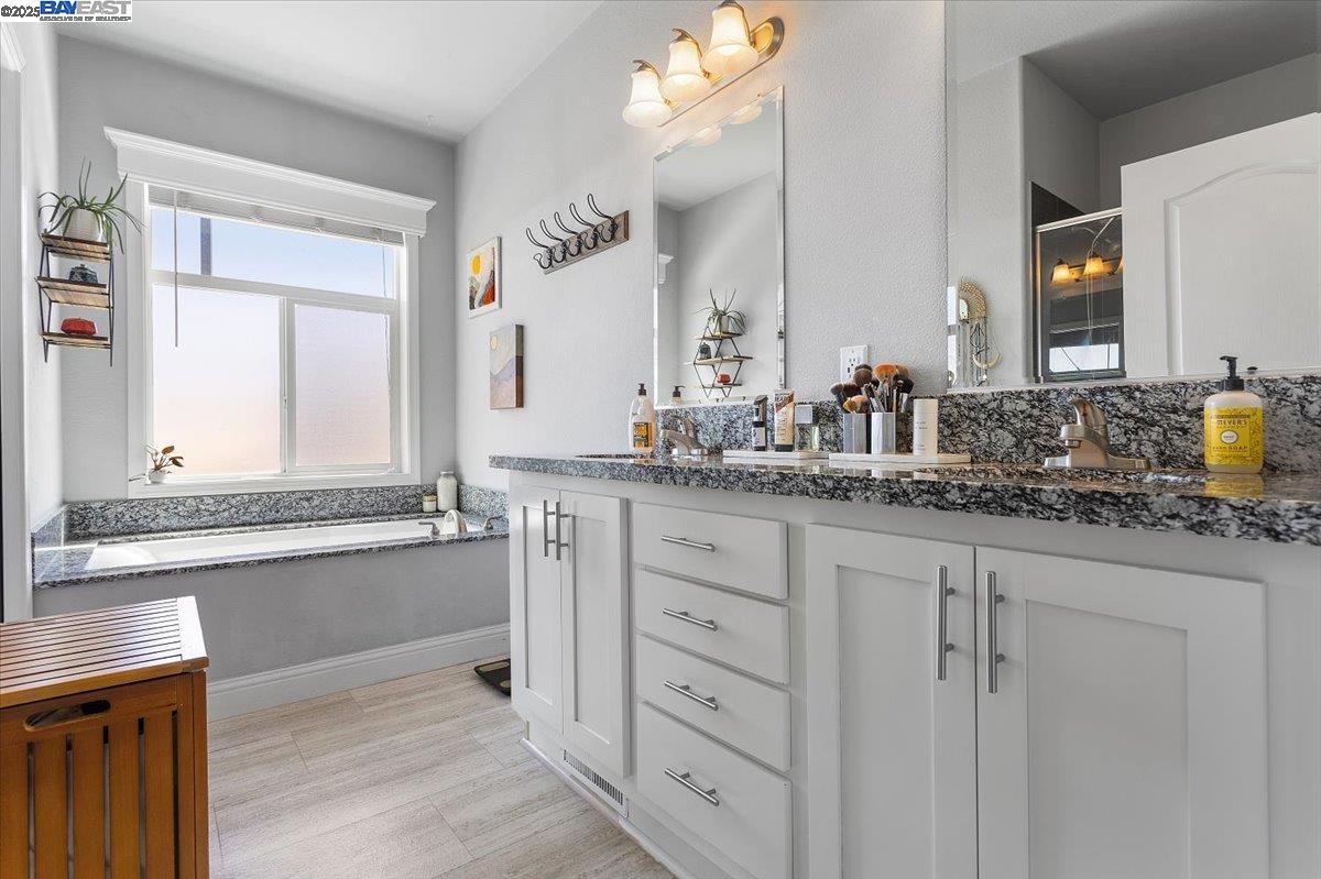 Detail Gallery Image 18 of 45 For 3015 E Bayshore Road #423 #423,  Redwood City,  CA 94063 - 3 Beds | 2 Baths