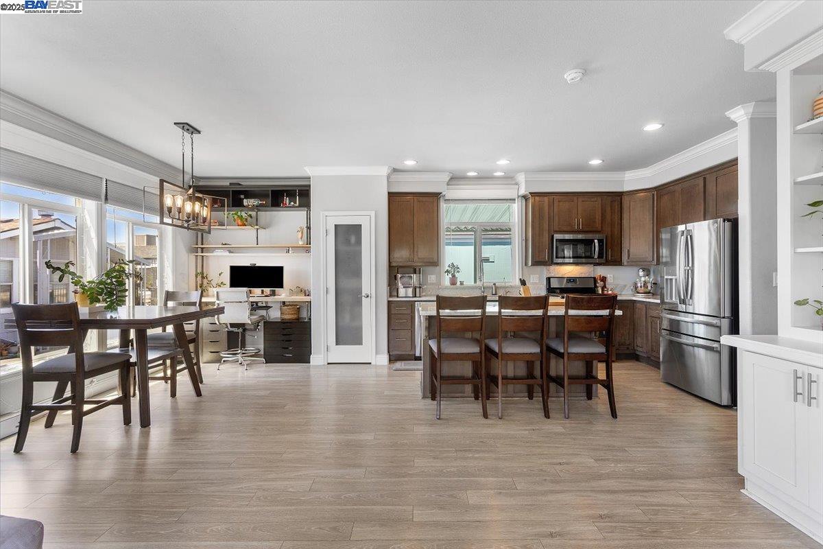 Detail Gallery Image 3 of 45 For 3015 E Bayshore Road #423 #423,  Redwood City,  CA 94063 - 3 Beds | 2 Baths