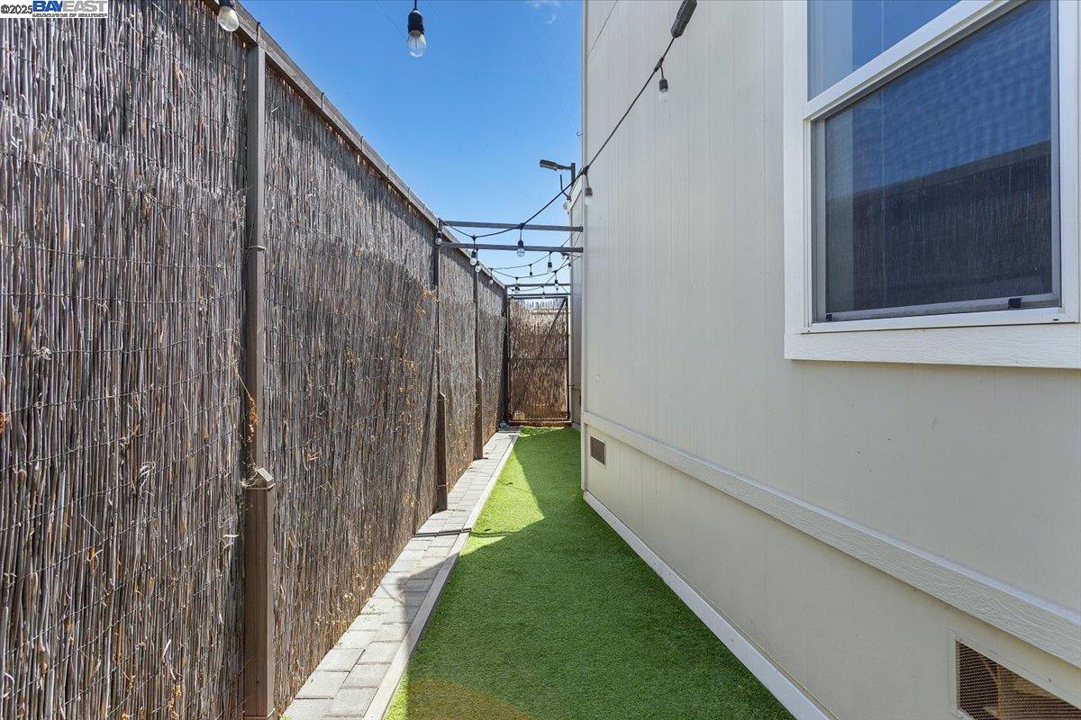 Detail Gallery Image 33 of 45 For 3015 E Bayshore Road #423 #423,  Redwood City,  CA 94063 - 3 Beds | 2 Baths