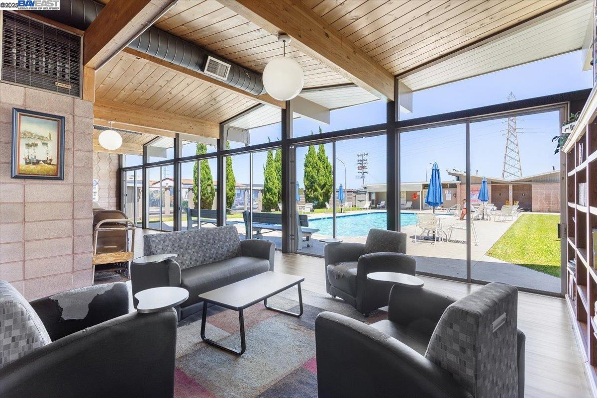 Detail Gallery Image 41 of 45 For 3015 E Bayshore Road #423 #423,  Redwood City,  CA 94063 - 3 Beds | 2 Baths