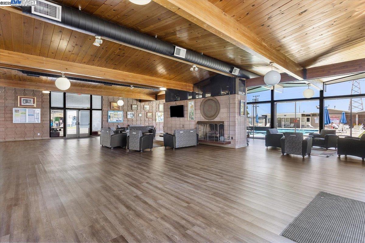 Detail Gallery Image 43 of 45 For 3015 E Bayshore Road #423 #423,  Redwood City,  CA 94063 - 3 Beds | 2 Baths