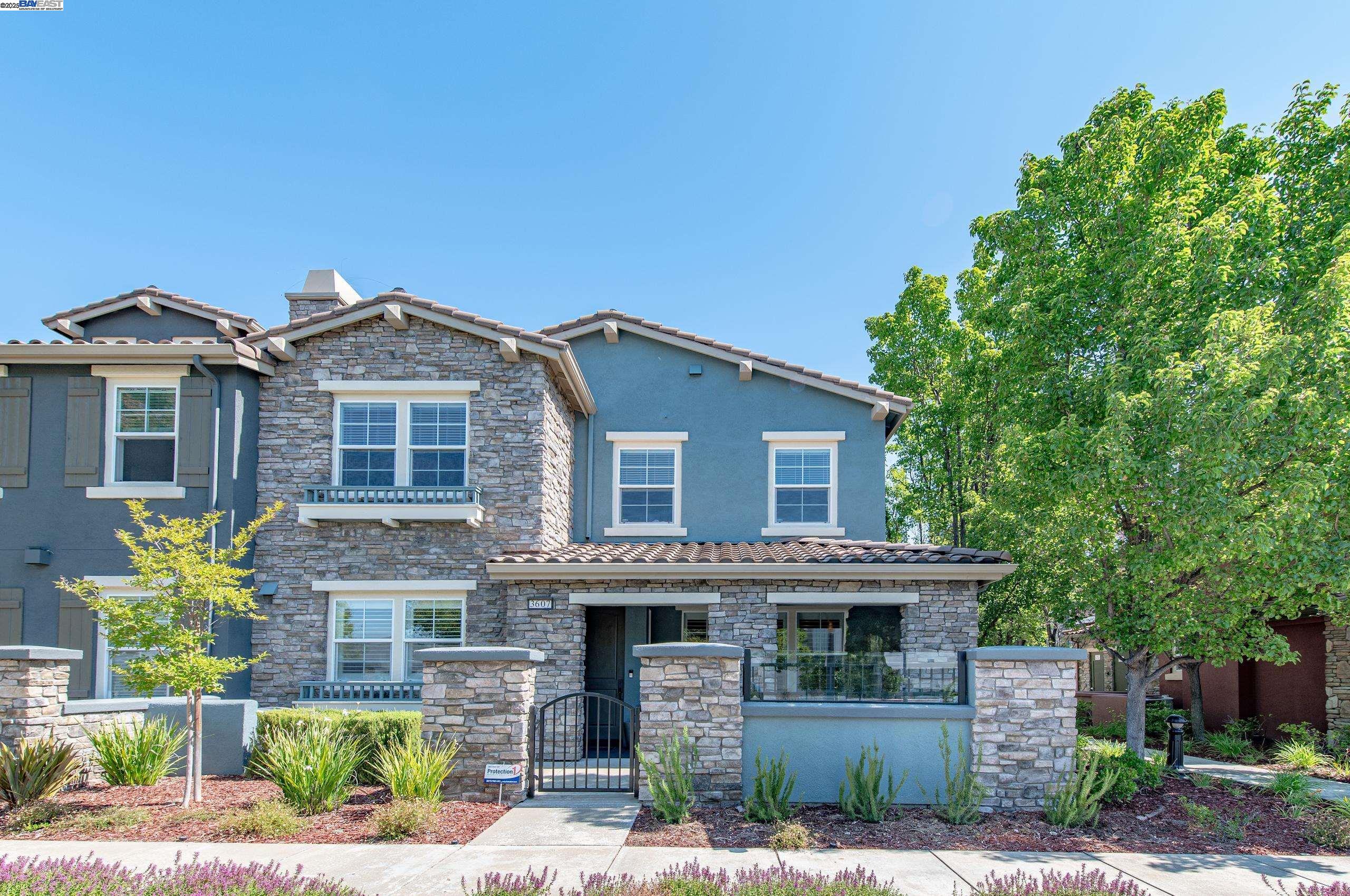 More Details about MLS # 41101604 : 3607 CENTRAL PKWY