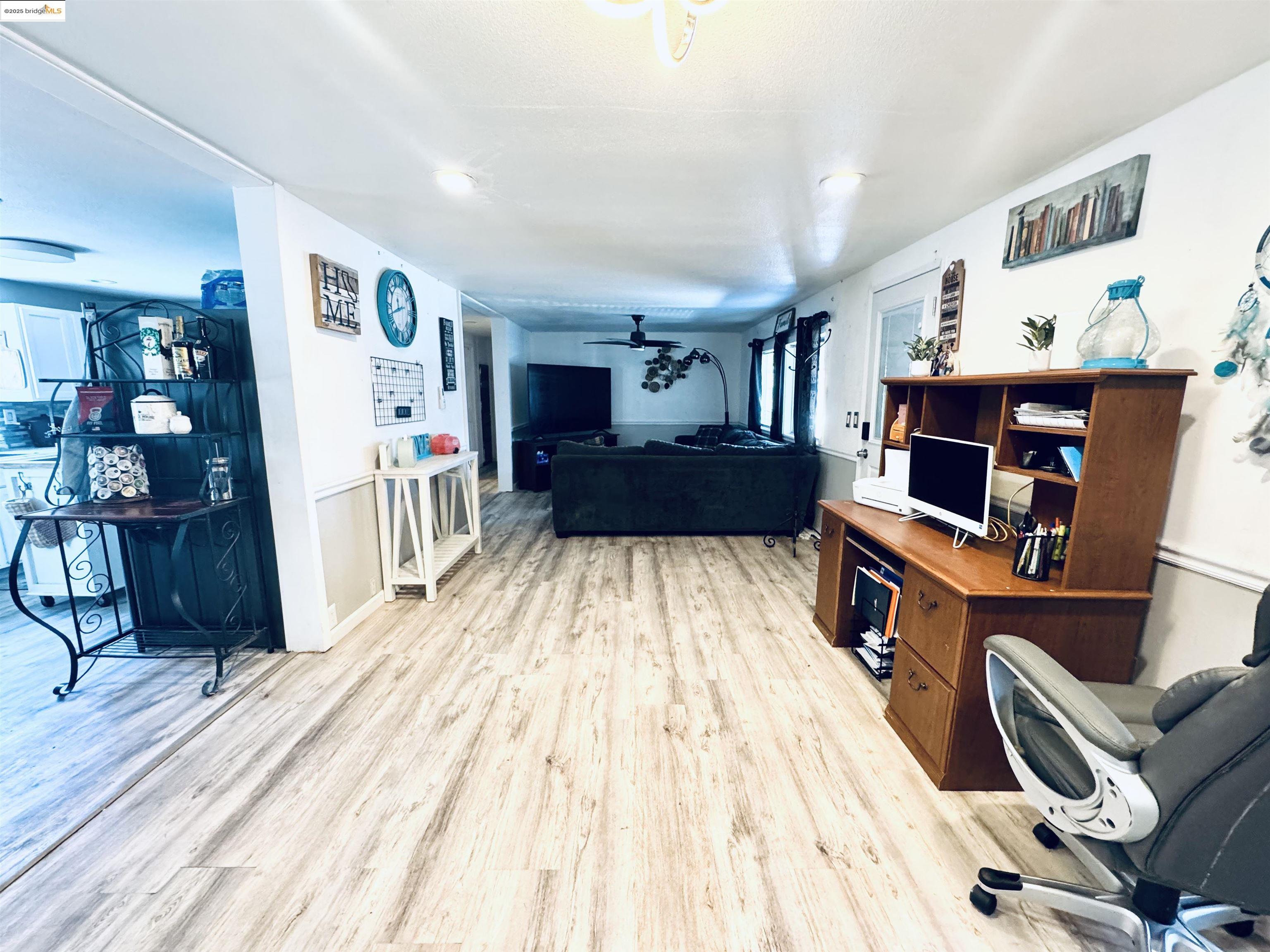 Detail Gallery Image 4 of 27 For 812 W Clover Road #89,  Tracy,  CA 95376 - 3 Beds | 2 Baths