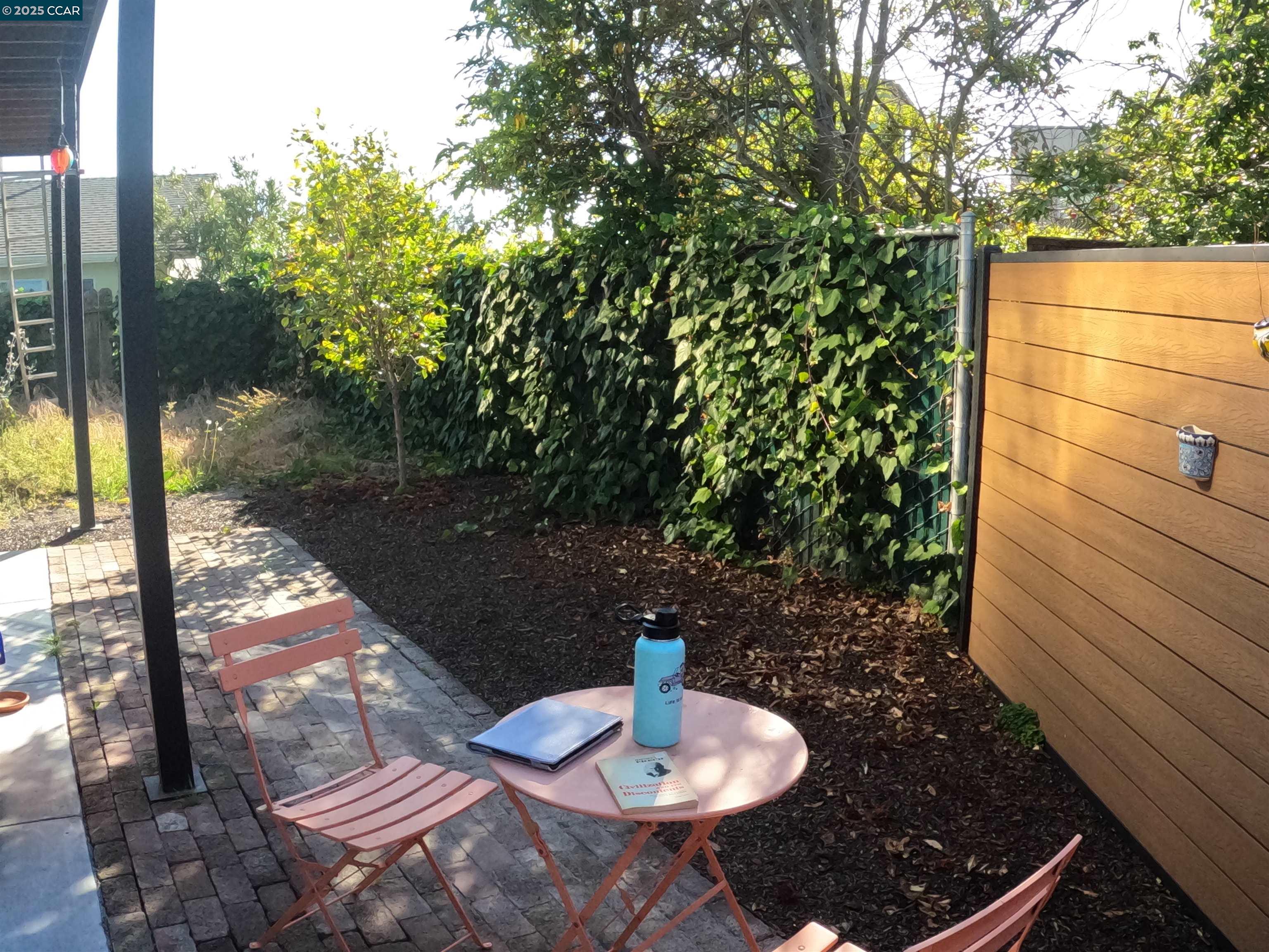 1329 Hopkins St # D, Berkeley, California 94702, 2 Bedrooms Bedrooms, ,1 BathroomBathrooms,Residential Lease,For Rent,1329 Hopkins St # D,41101611