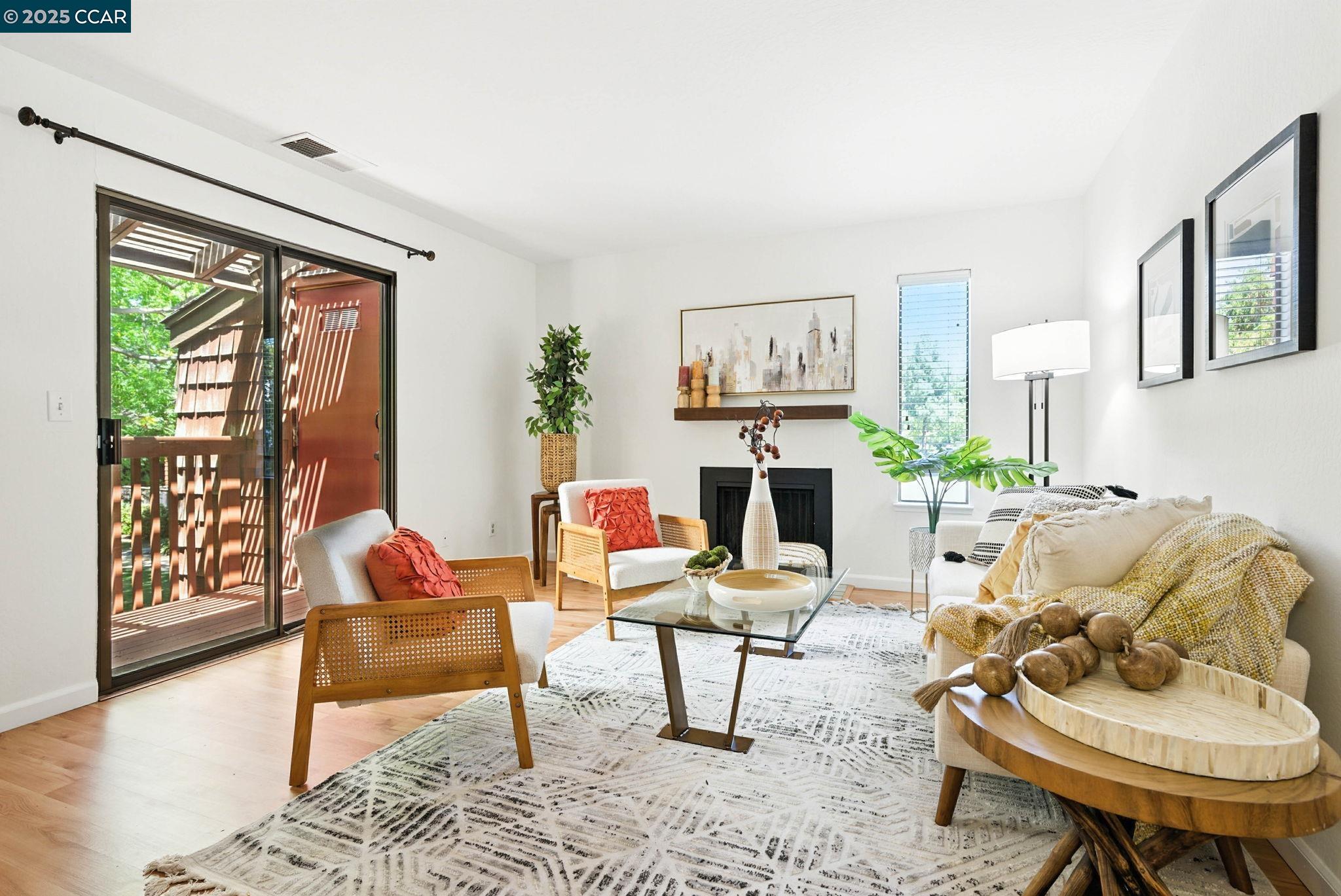 More Details about MLS # 41101612 : 1455 LATOUR LN # 10