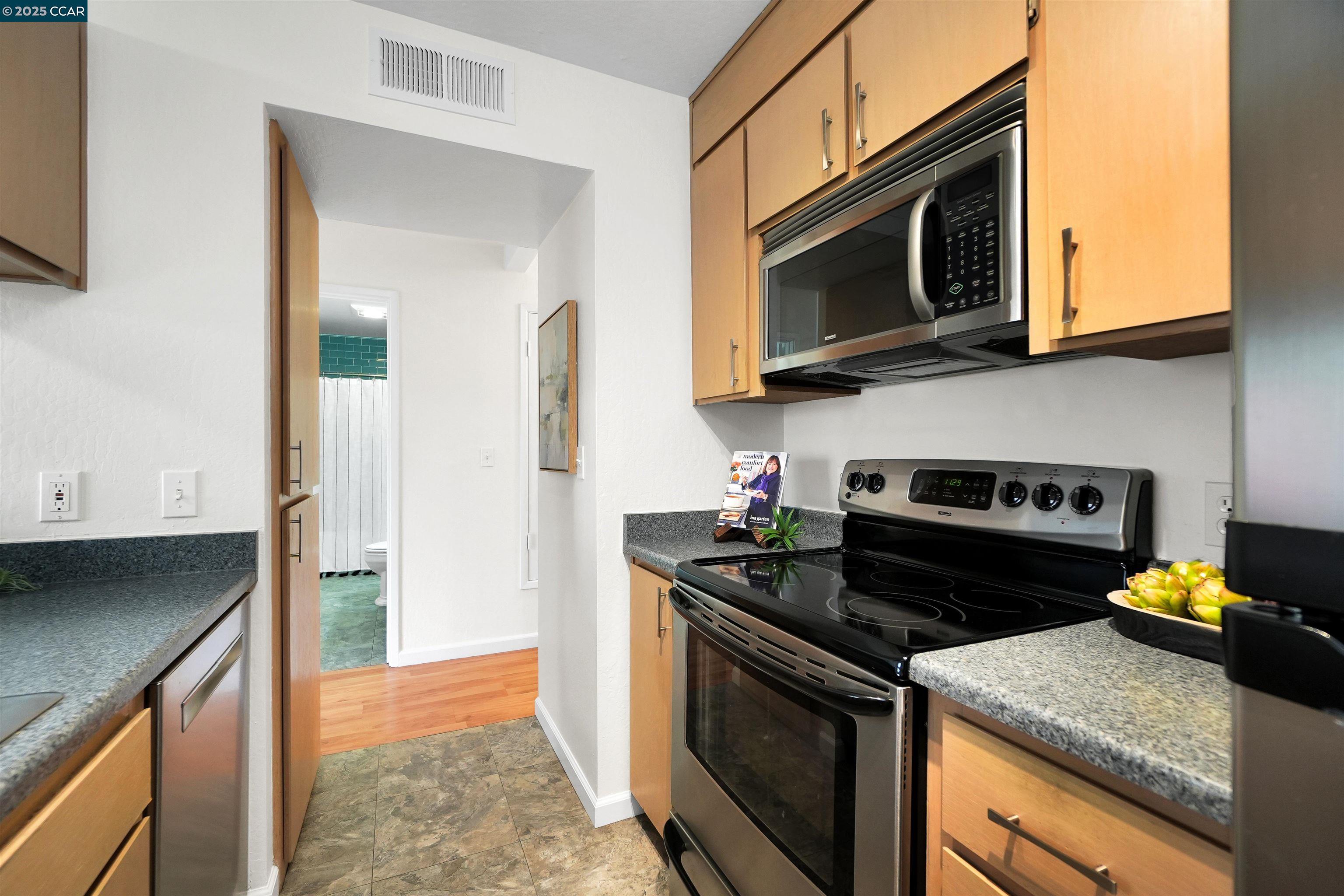 Photo #15: 41101612 Listing: Photo #15