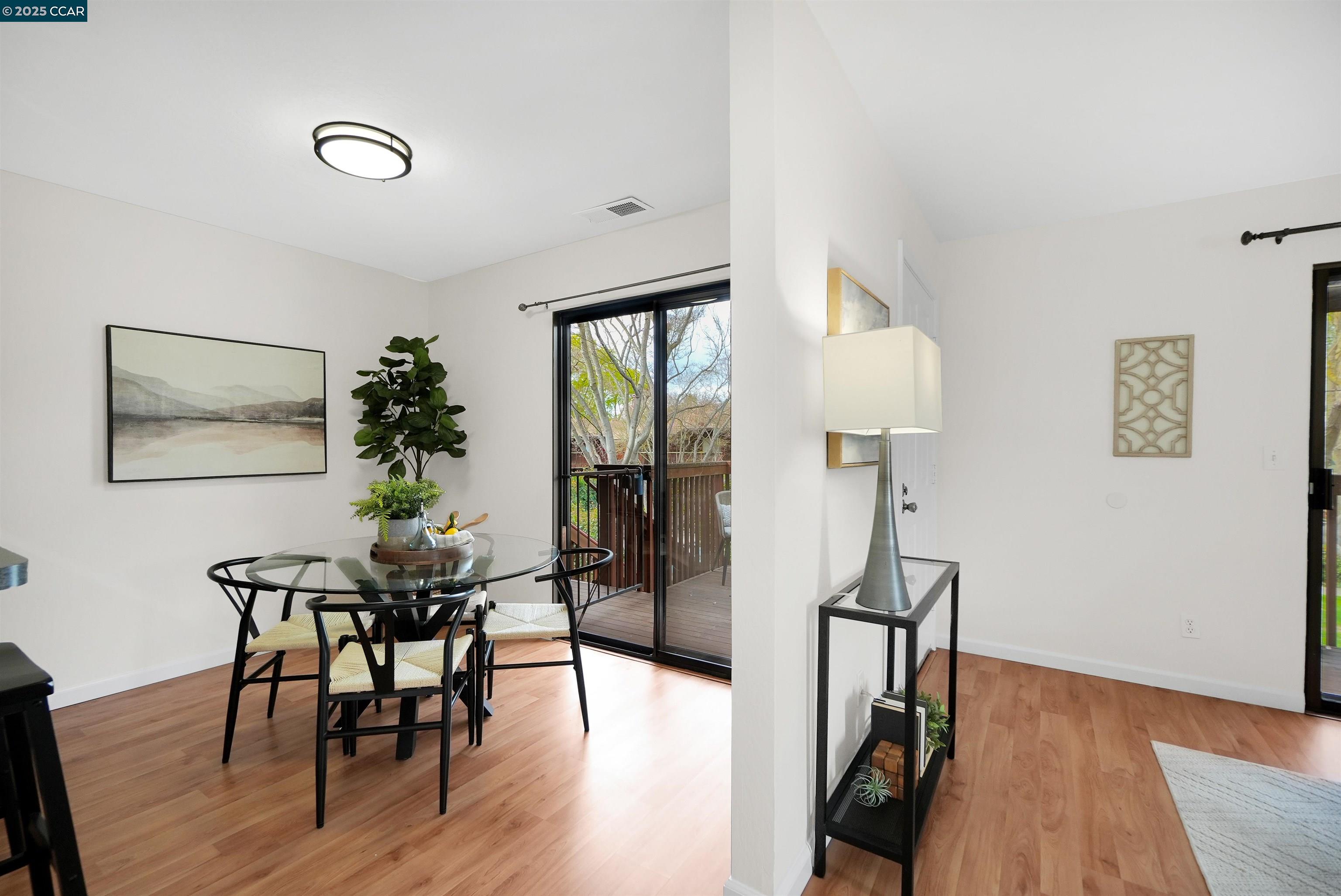 Photo #8: 41101612 Listing: Photo #8