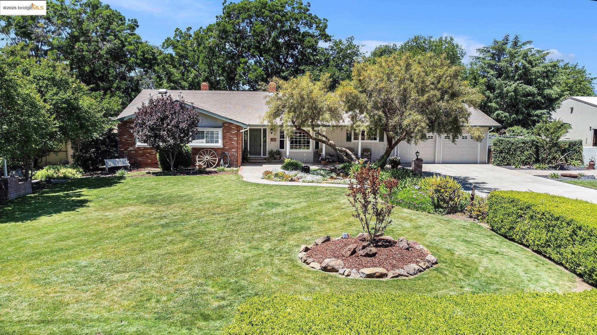 Detail Gallery Image 1 of 1 For 2825 Taylor Ln, Byron,  CA 94514 - 4 Beds | 3 Baths