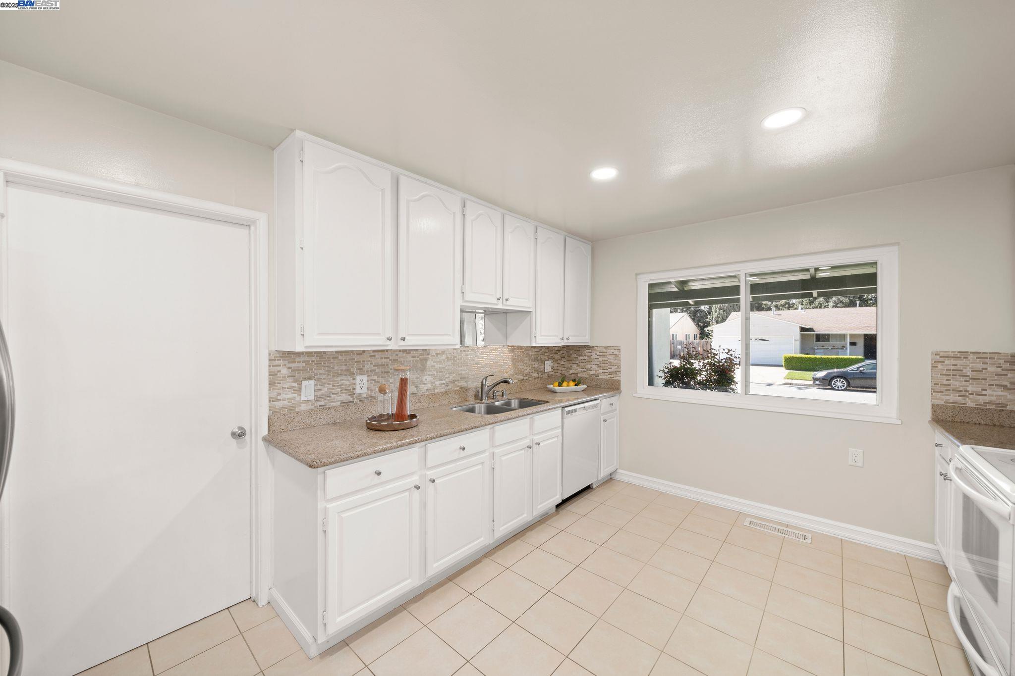 Detail Gallery Image 11 of 33 For 36816 Capistrano Dr, Fremont,  CA 94536 - 4 Beds | 2 Baths