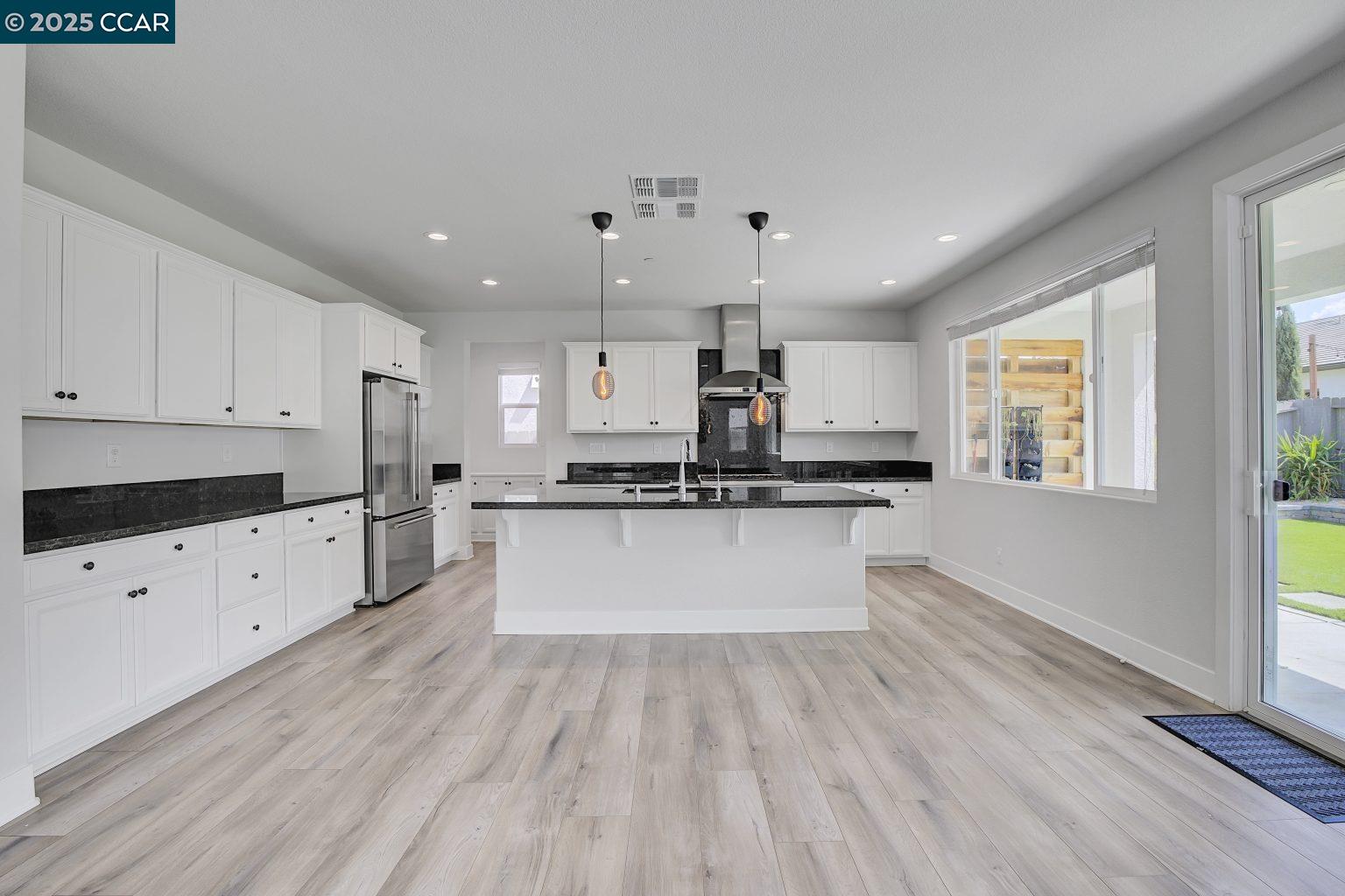 Detail Gallery Image 11 of 56 For 749 Hydrangea Dr, Vacaville,  CA 95687 - 4 Beds | 3/1 Baths