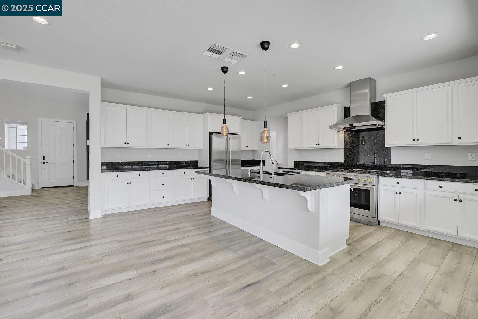 Detail Gallery Image 12 of 56 For 749 Hydrangea Dr, Vacaville,  CA 95687 - 4 Beds | 3/1 Baths
