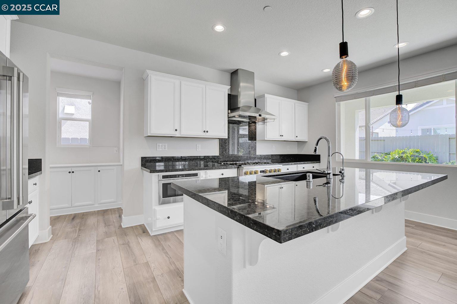 Detail Gallery Image 14 of 56 For 749 Hydrangea Dr, Vacaville,  CA 95687 - 4 Beds | 3/1 Baths