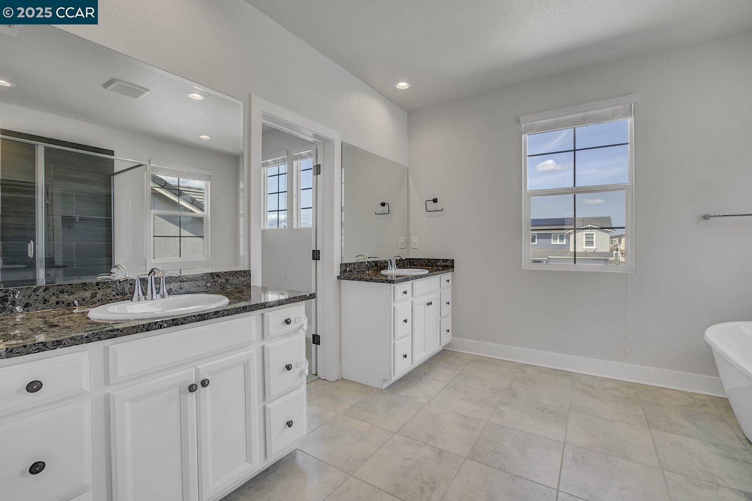 Detail Gallery Image 37 of 56 For 749 Hydrangea Dr, Vacaville,  CA 95687 - 4 Beds | 3/1 Baths