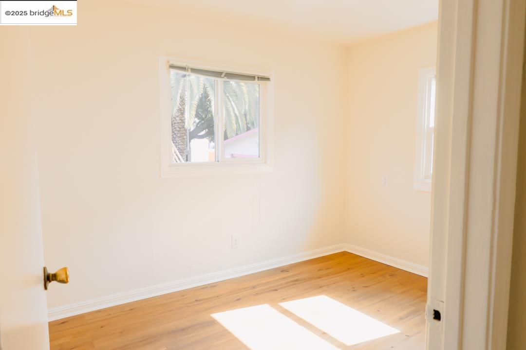 1175 12th St., Oakland, California 94607, 3 Bedrooms Bedrooms, 6 Rooms Rooms,2 BathroomsBathrooms,Residential Lease,For Rent,1175 12th St.,41101626