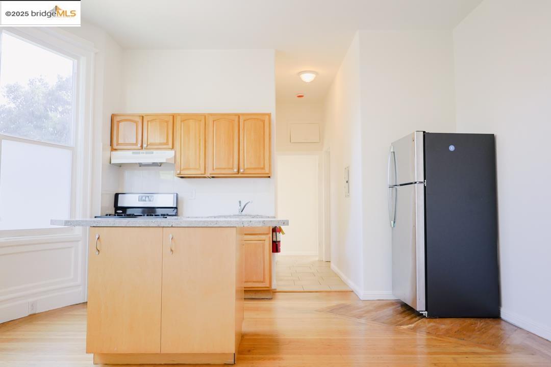 1175 12th St., Oakland, California 94607, 3 Bedrooms Bedrooms, 6 Rooms Rooms,2 BathroomsBathrooms,Residential Lease,For Rent,1175 12th St.,41101626