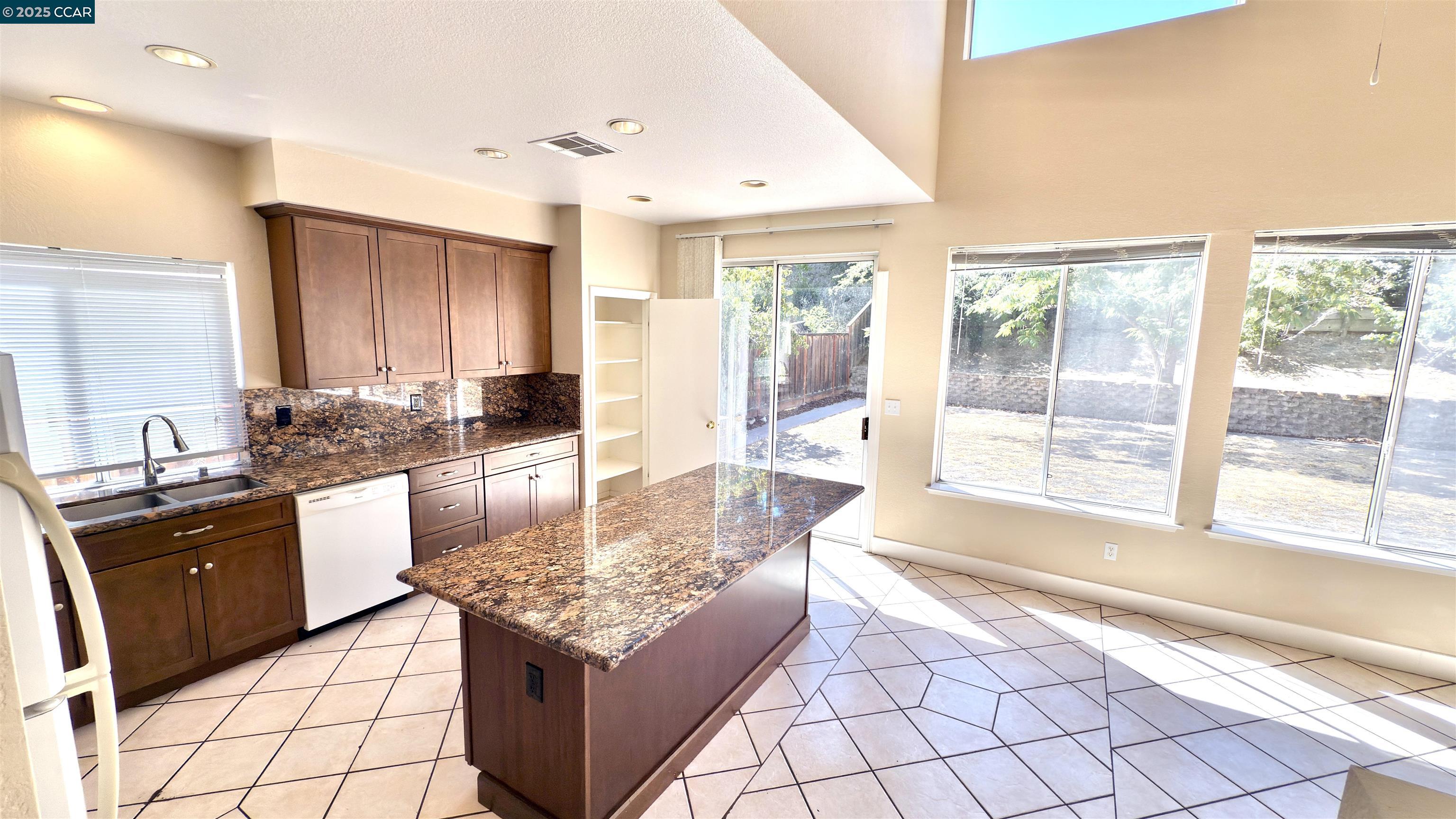 Detail Gallery Image 1 of 1 For 1135 Ranch Point Way, Antioch,  CA 94531 - 4 Beds | 3 Baths