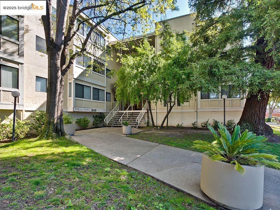 Detail Gallery Image 1 of 17 For 240 N Bayshore Blvd #303,  San Mateo,  CA 94401 - 1 Beds | 1 Baths