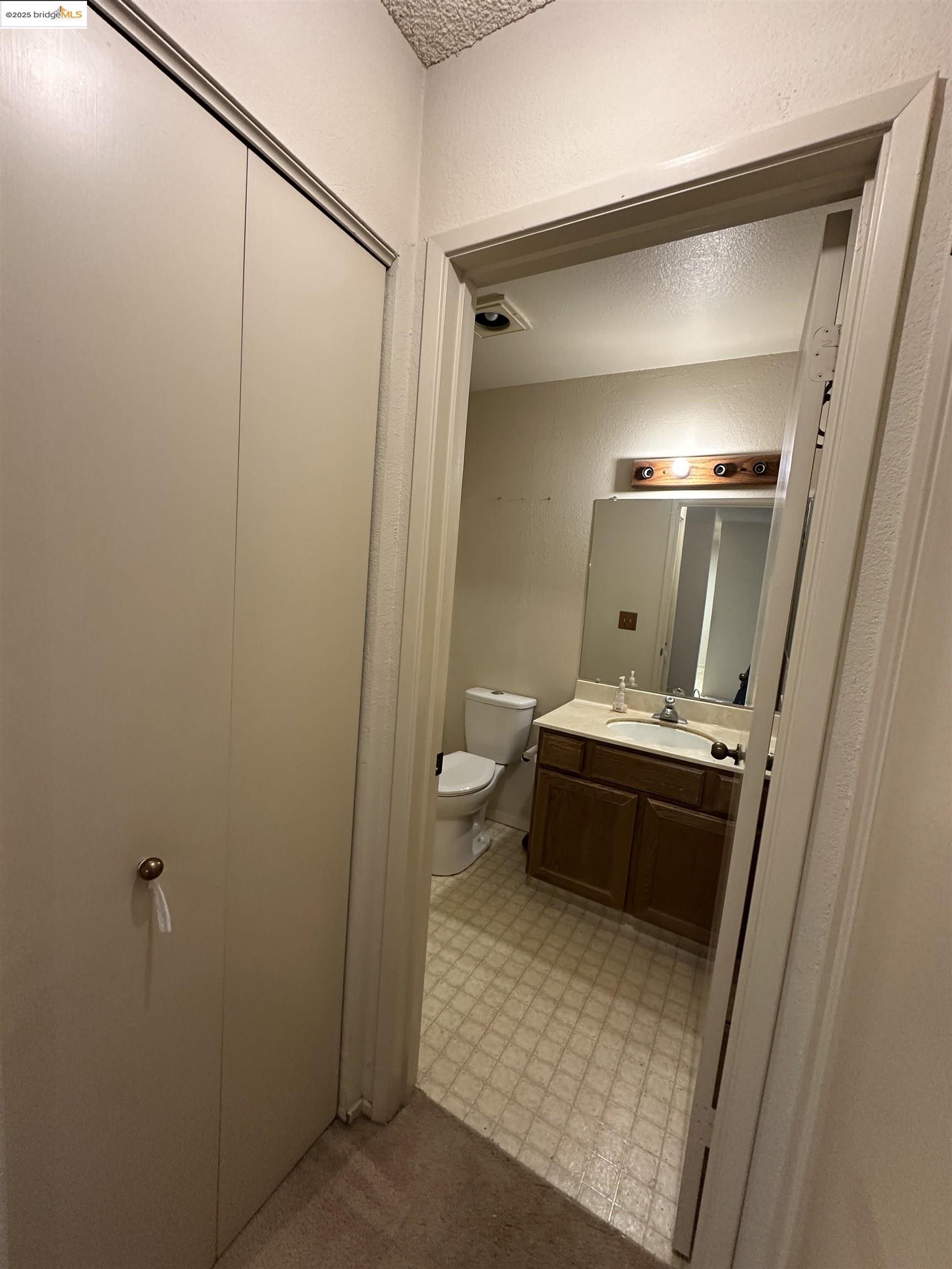 Detail Gallery Image 8 of 17 For 240 N Bayshore Blvd #303,  San Mateo,  CA 94401 - 1 Beds | 1 Baths