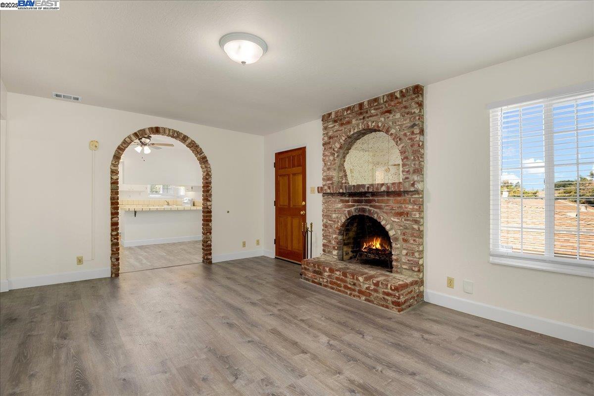 Detail Gallery Image 2 of 19 For 21585 Montgomery St, Hayward,  CA 94541 - – Beds | – Baths