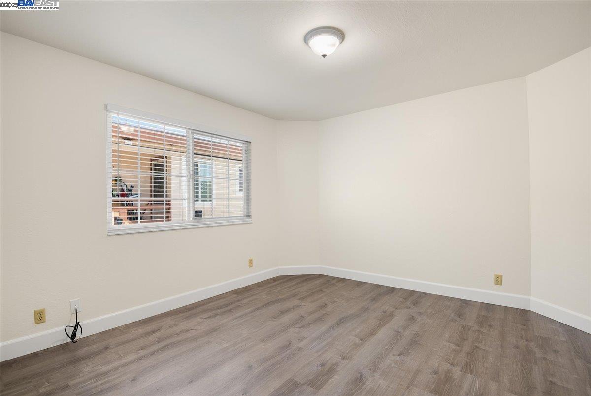 Detail Gallery Image 12 of 19 For 21585 Montgomery St, Hayward,  CA 94541 - – Beds | – Baths