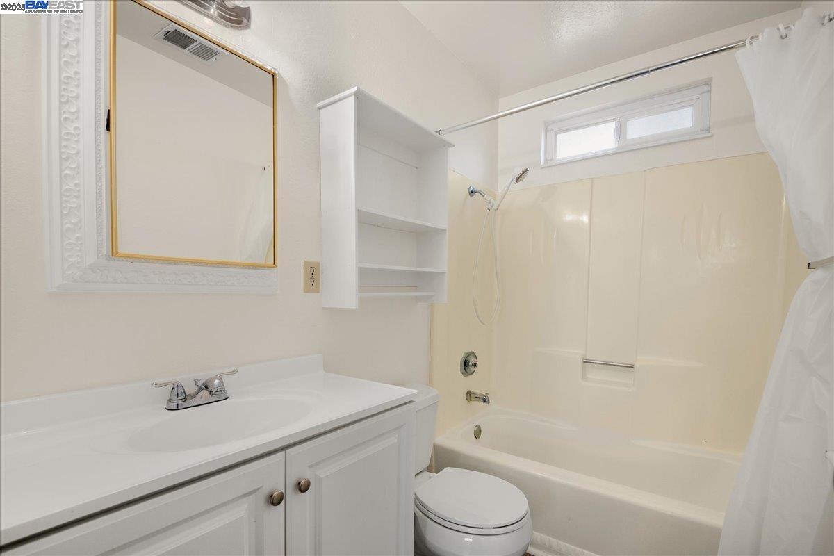 Detail Gallery Image 13 of 19 For 21585 Montgomery St, Hayward,  CA 94541 - – Beds | – Baths