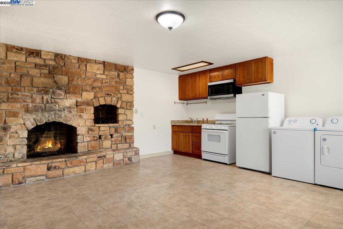 Detail Gallery Image 14 of 19 For 21585 Montgomery St, Hayward,  CA 94541 - – Beds | – Baths