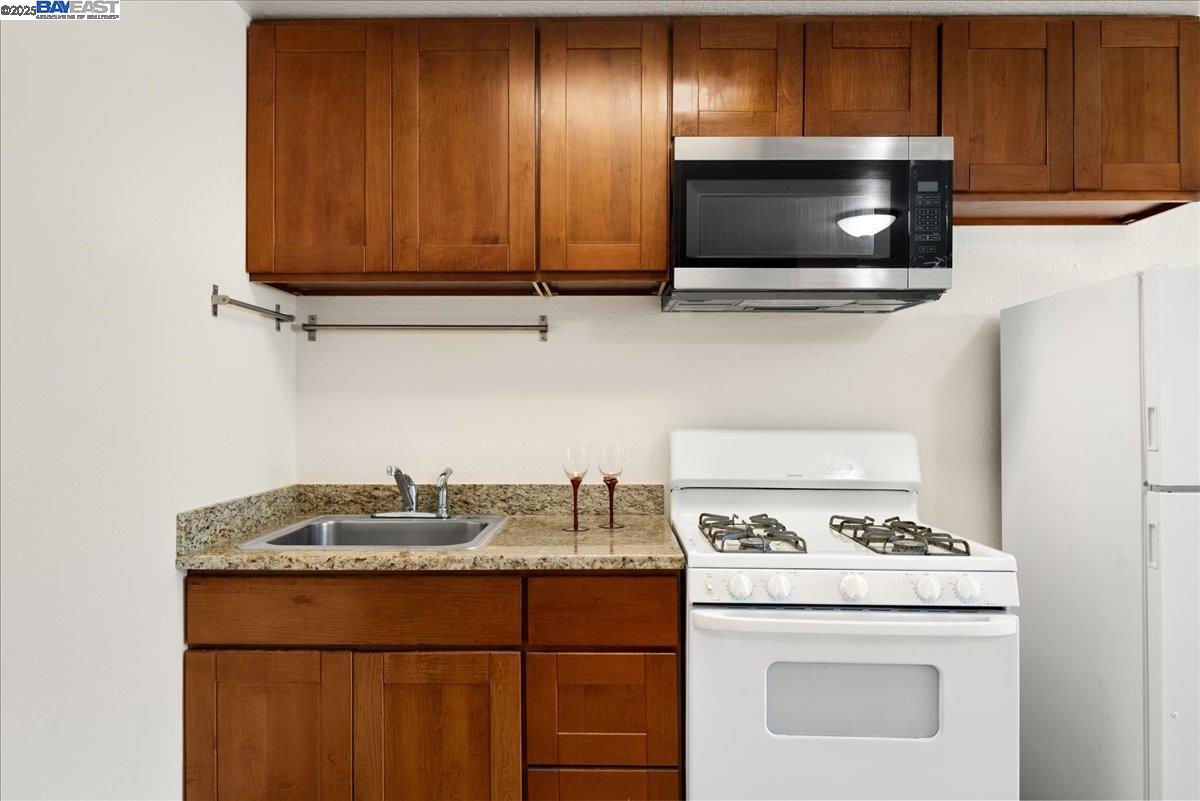 Detail Gallery Image 15 of 19 For 21585 Montgomery St, Hayward,  CA 94541 - – Beds | – Baths
