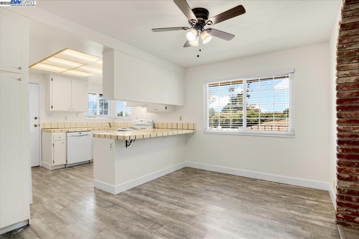 Detail Gallery Image 5 of 19 For 21585 Montgomery St, Hayward,  CA 94541 - – Beds | – Baths