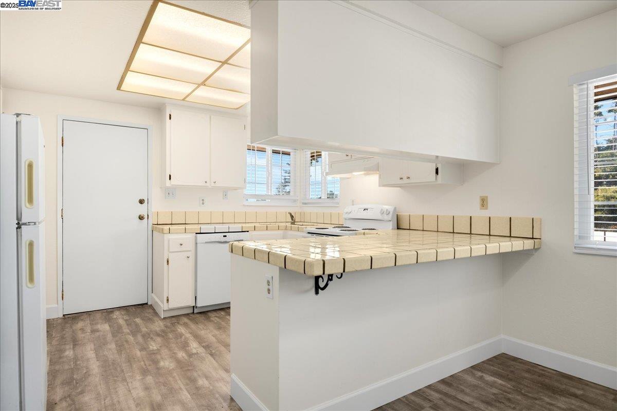 Detail Gallery Image 7 of 19 For 21585 Montgomery St, Hayward,  CA 94541 - – Beds | – Baths