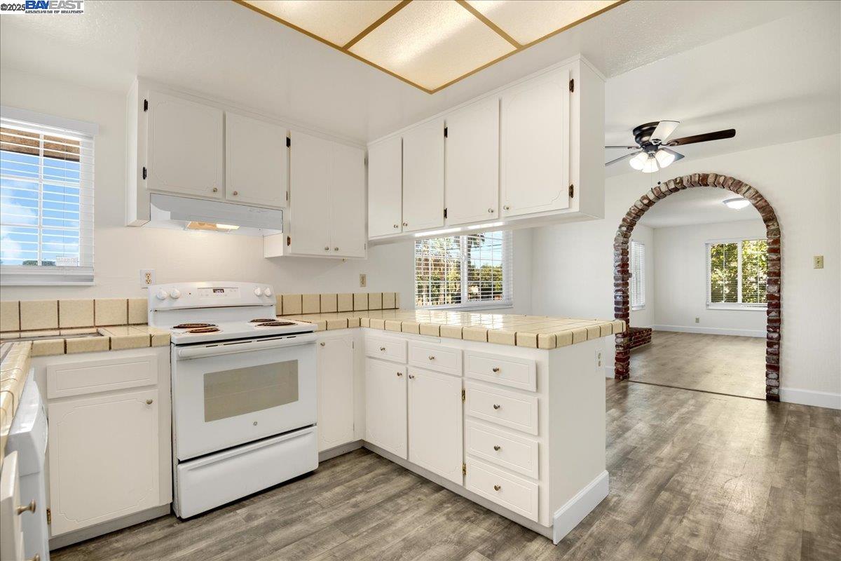 Detail Gallery Image 8 of 19 For 21585 Montgomery St, Hayward,  CA 94541 - – Beds | – Baths