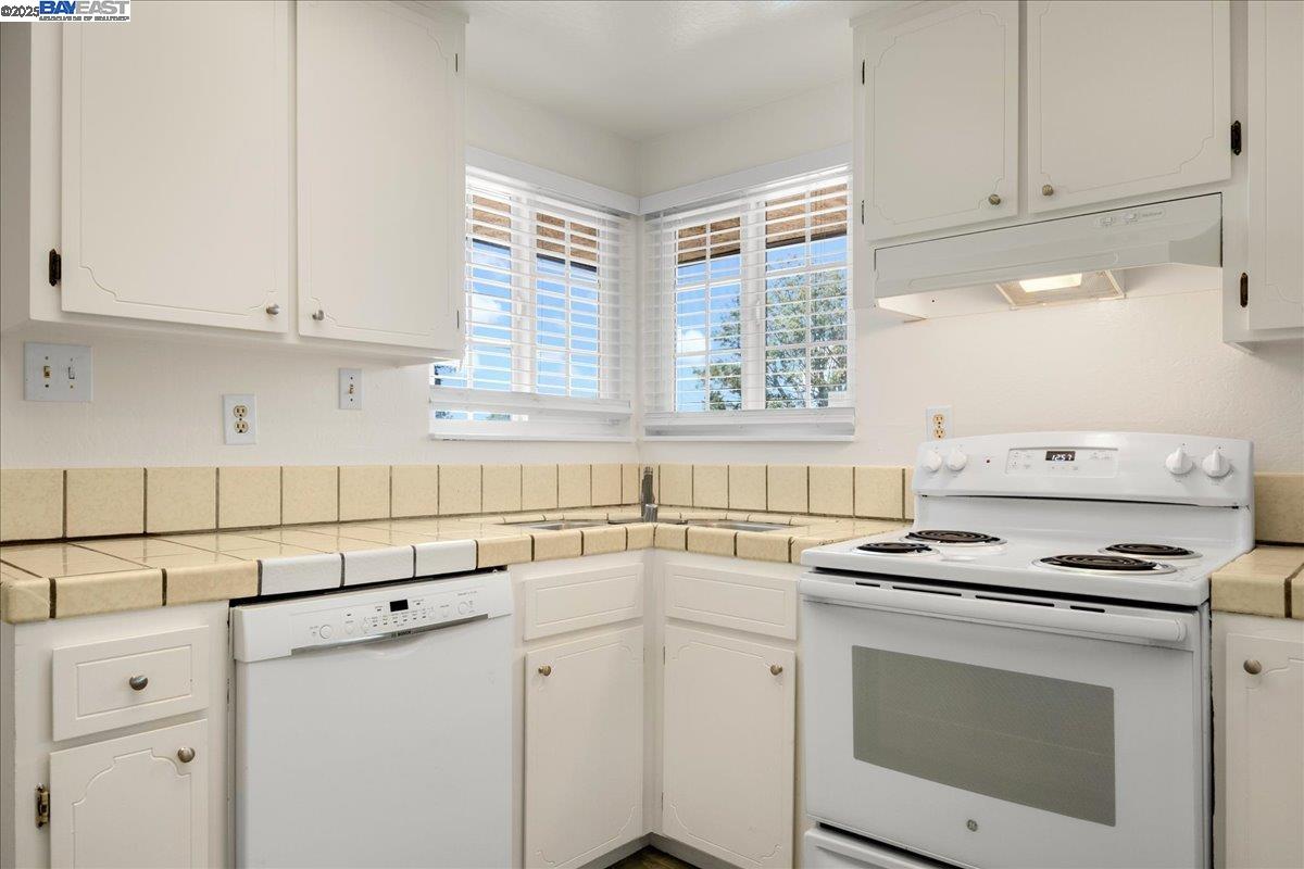 Detail Gallery Image 9 of 19 For 21585 Montgomery St, Hayward,  CA 94541 - – Beds | – Baths