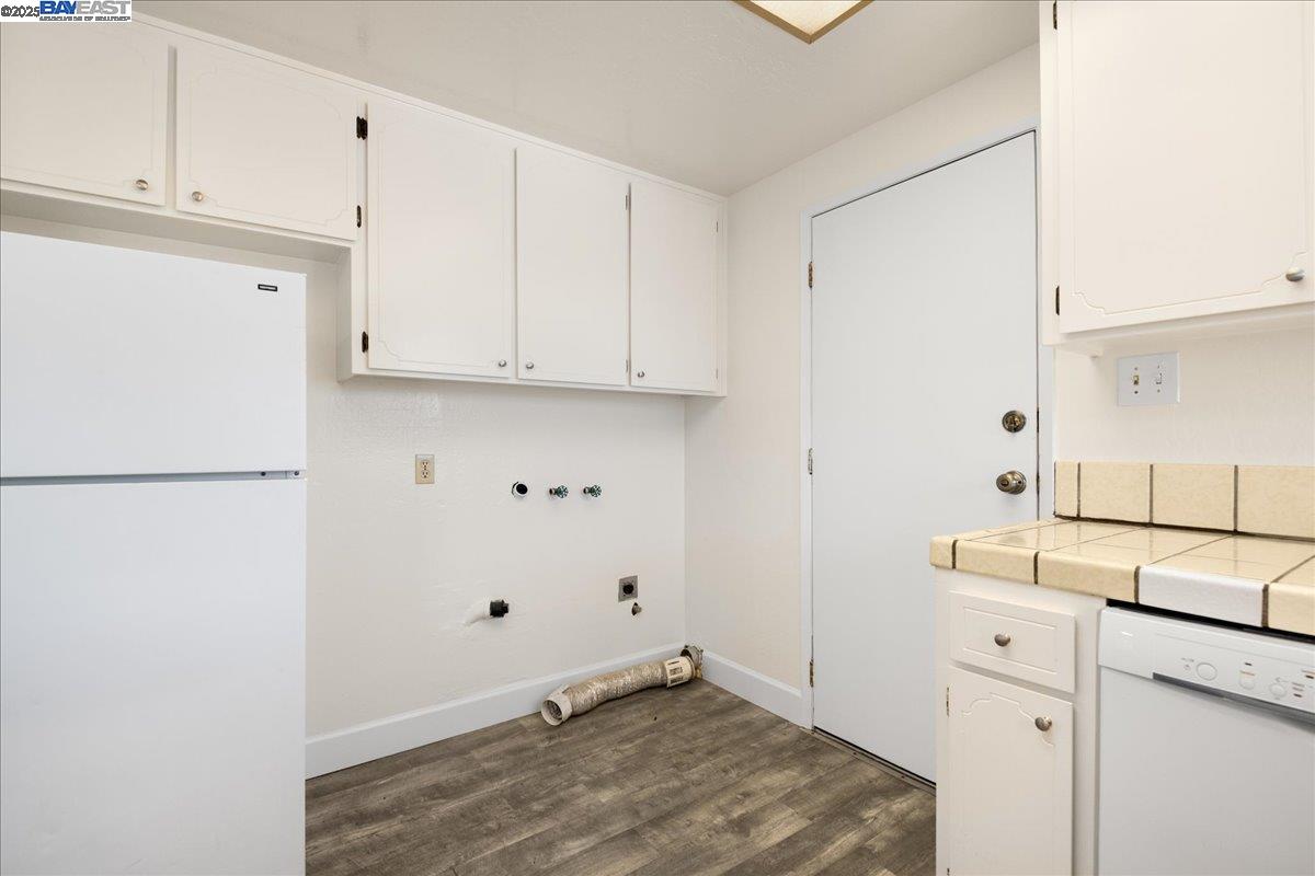 Detail Gallery Image 10 of 19 For 21585 Montgomery St, Hayward,  CA 94541 - – Beds | – Baths