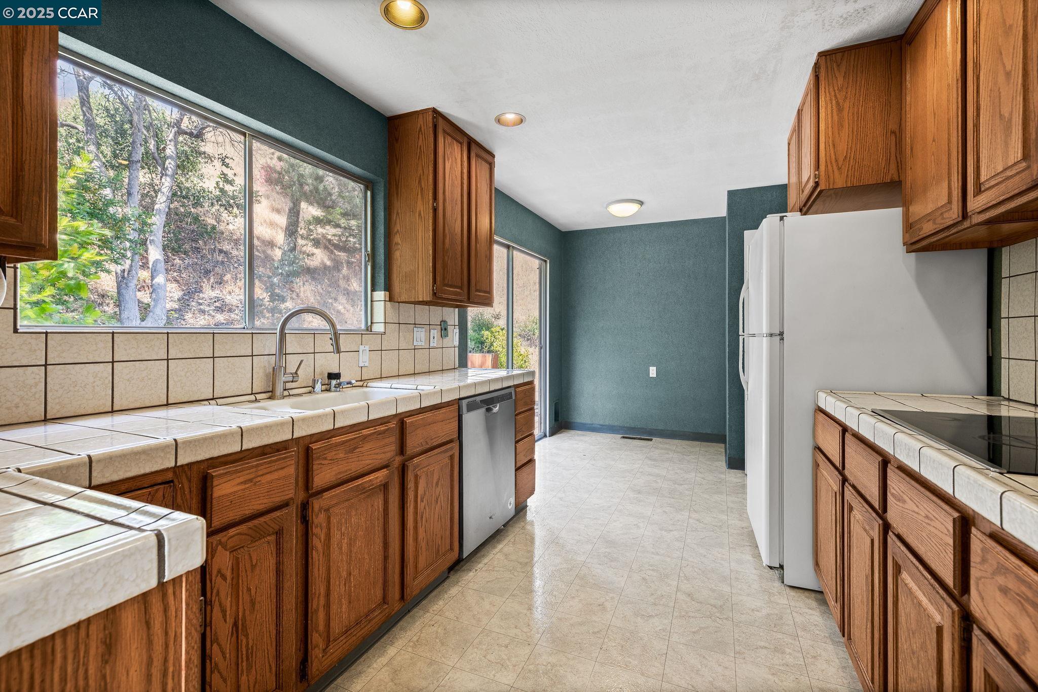 Detail Gallery Image 5 of 27 For 45 La Salle Dr, Moraga,  CA 94556 - 3 Beds | 2 Baths