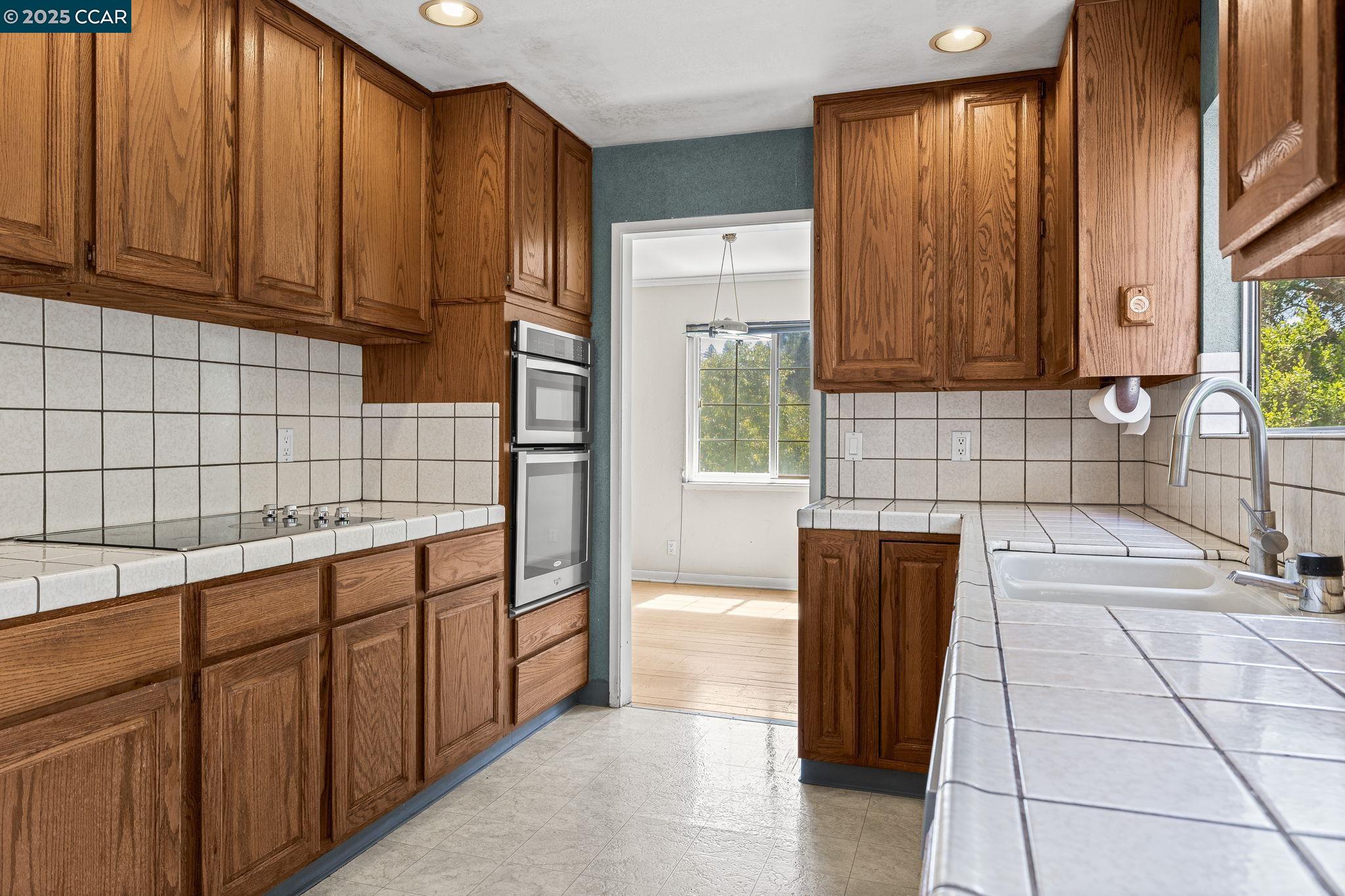 Detail Gallery Image 6 of 27 For 45 La Salle Dr, Moraga,  CA 94556 - 3 Beds | 2 Baths