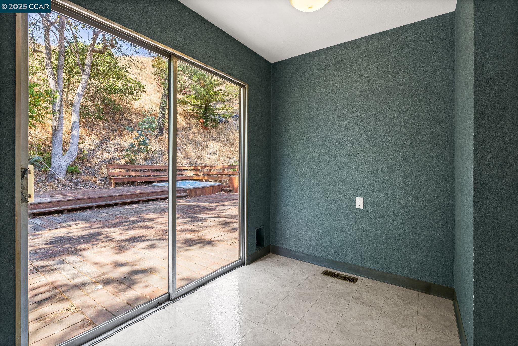 Detail Gallery Image 8 of 27 For 45 La Salle Dr, Moraga,  CA 94556 - 3 Beds | 2 Baths