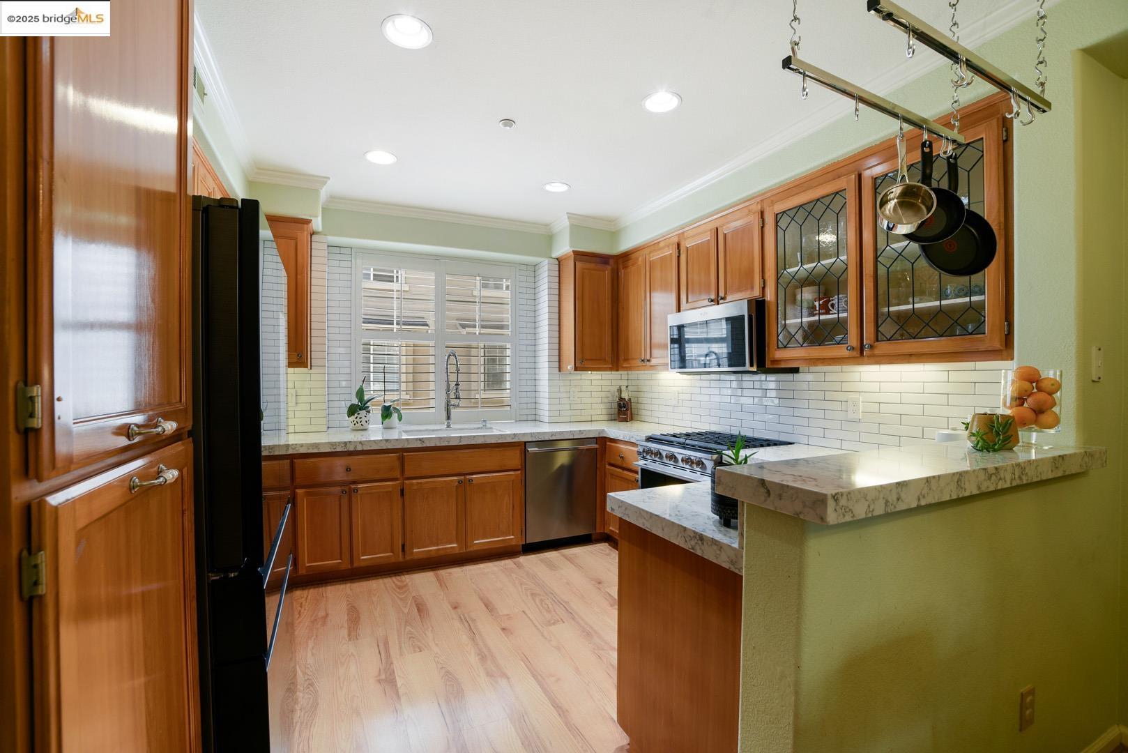 Detail Gallery Image 9 of 45 For 10859 Packard St #155,  Oakland,  CA 94603 - 2 Beds | 2/1 Baths