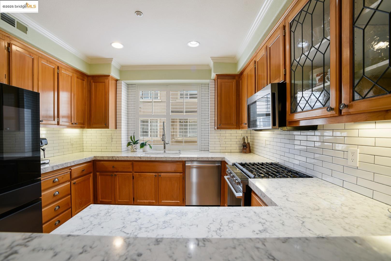 Detail Gallery Image 10 of 45 For 10859 Packard St #155,  Oakland,  CA 94603 - 2 Beds | 2/1 Baths