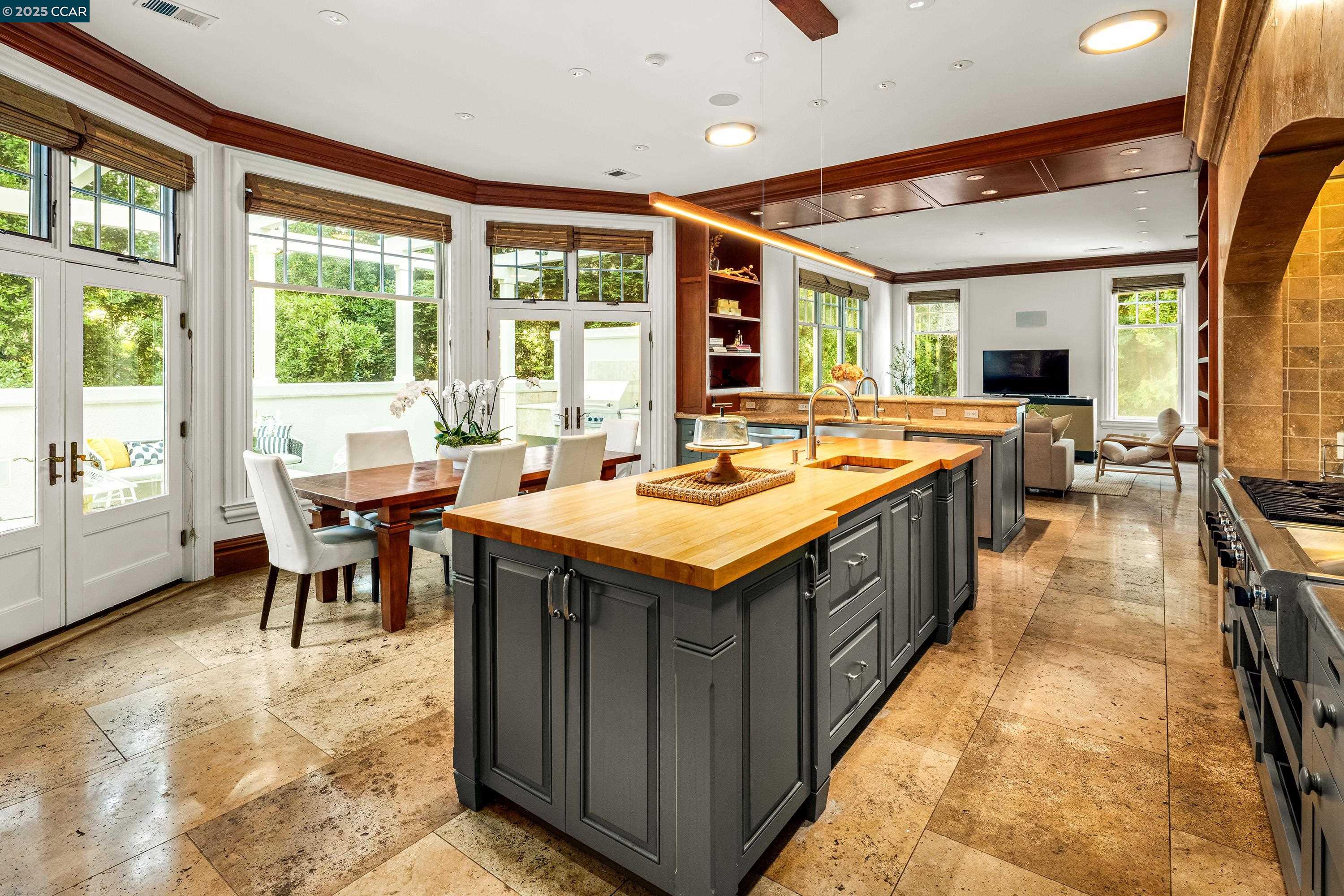 Detail Gallery Image 11 of 39 For 25 Crocker Ave, Piedmont,  CA 94611 - 8 Beds | 7/2 Baths