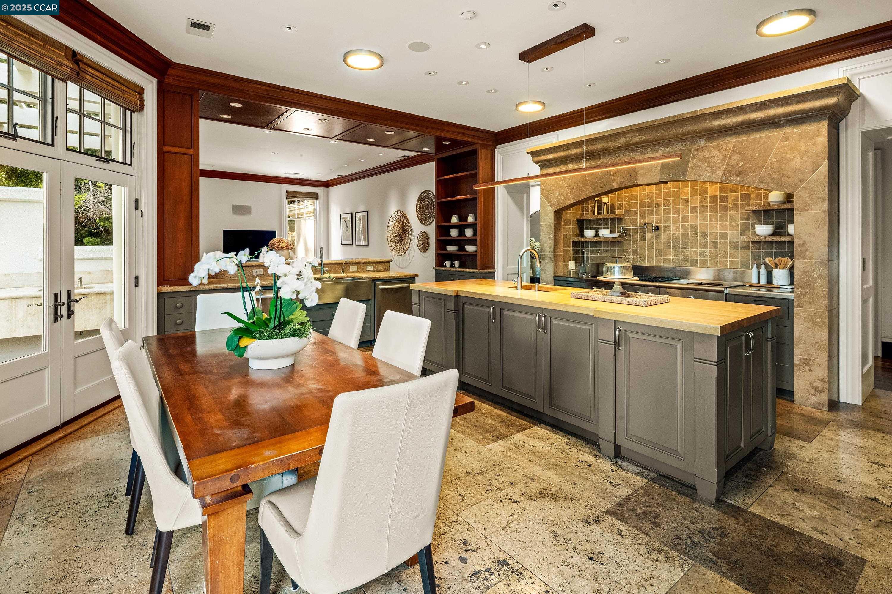 Detail Gallery Image 12 of 39 For 25 Crocker Ave, Piedmont,  CA 94611 - 8 Beds | 7/2 Baths