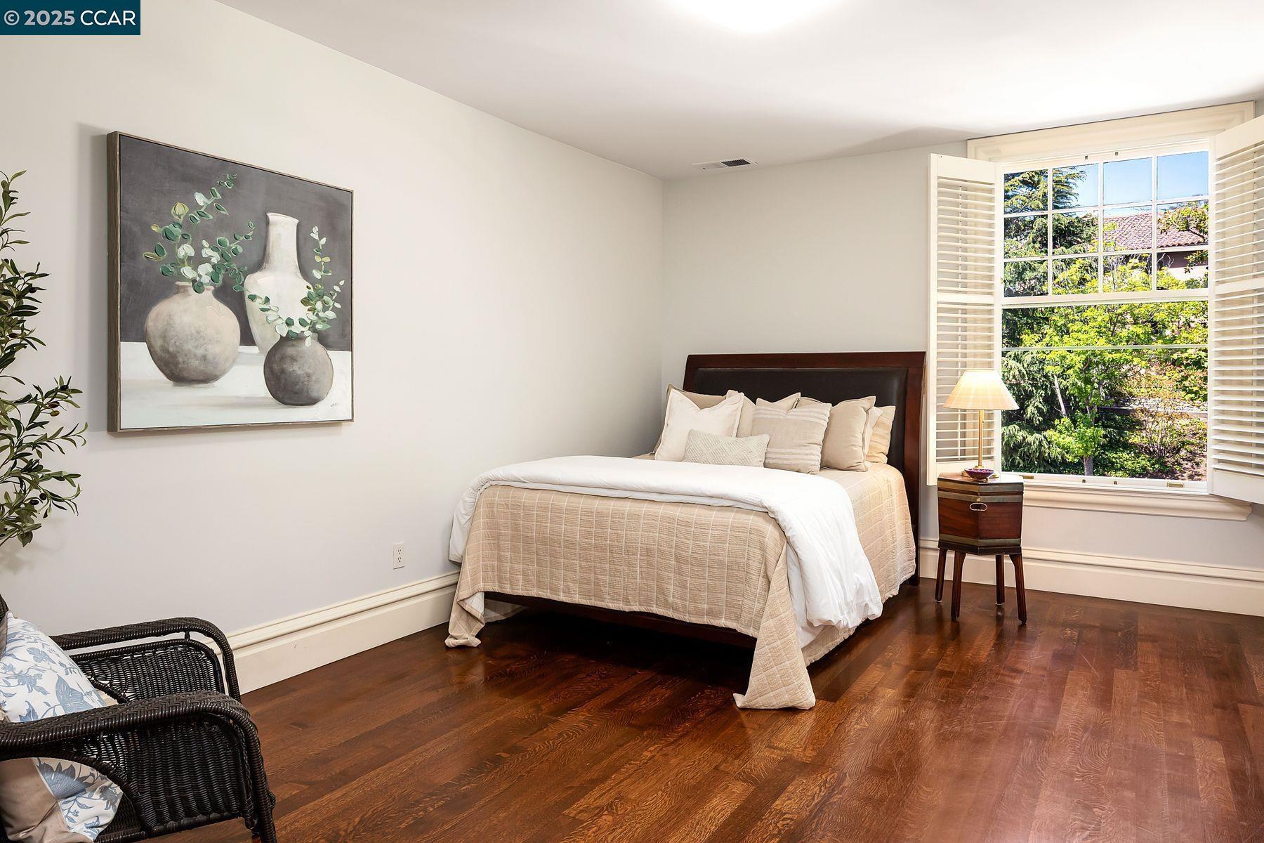 Detail Gallery Image 27 of 39 For 25 Crocker Ave, Piedmont,  CA 94611 - 8 Beds | 7/2 Baths