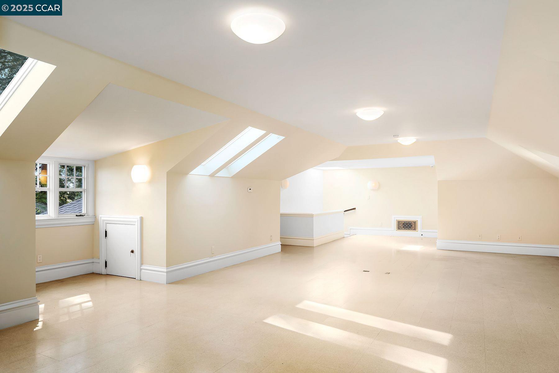 Detail Gallery Image 31 of 39 For 25 Crocker Ave, Piedmont,  CA 94611 - 8 Beds | 7/2 Baths