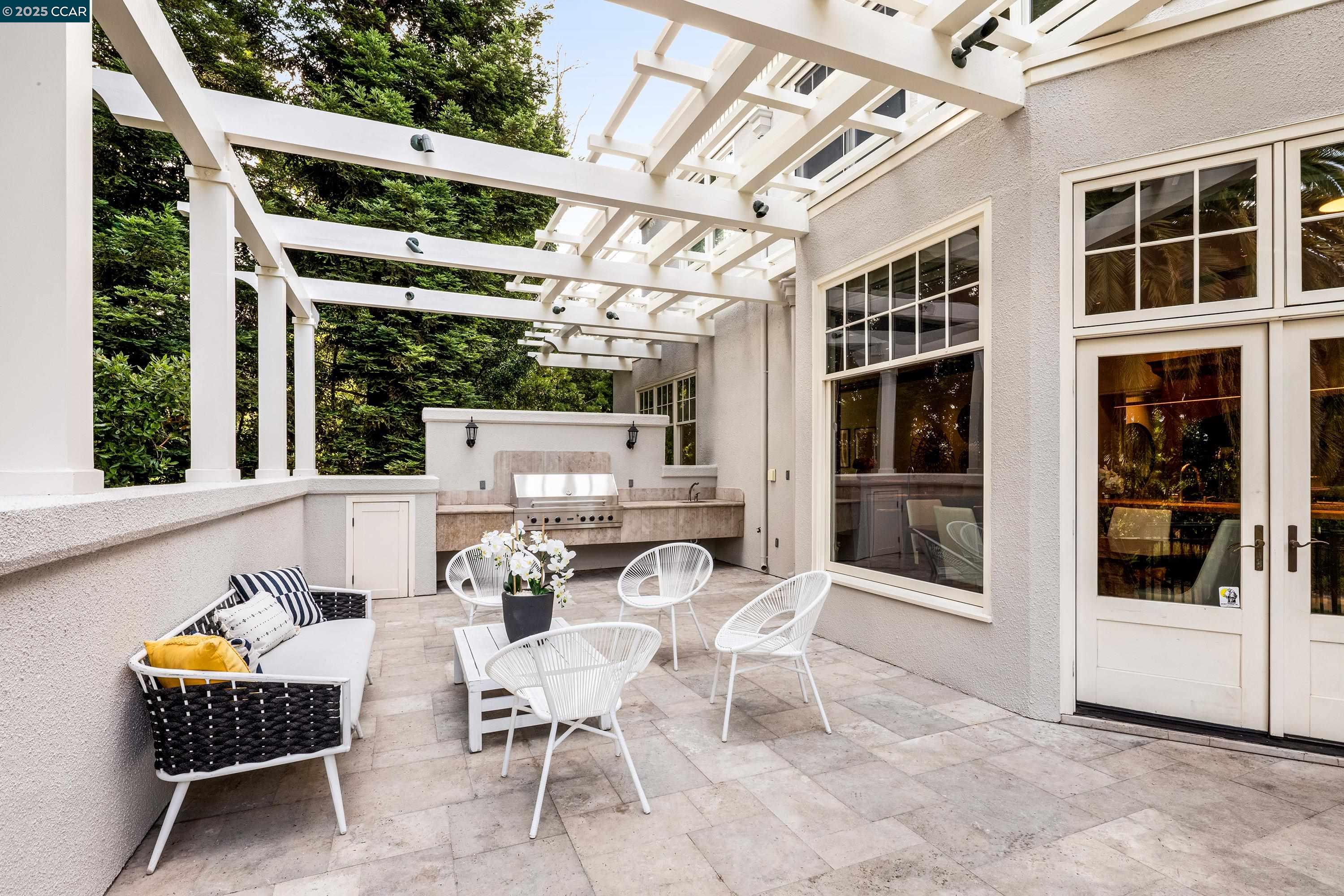 Detail Gallery Image 33 of 39 For 25 Crocker Ave, Piedmont,  CA 94611 - 8 Beds | 7/2 Baths