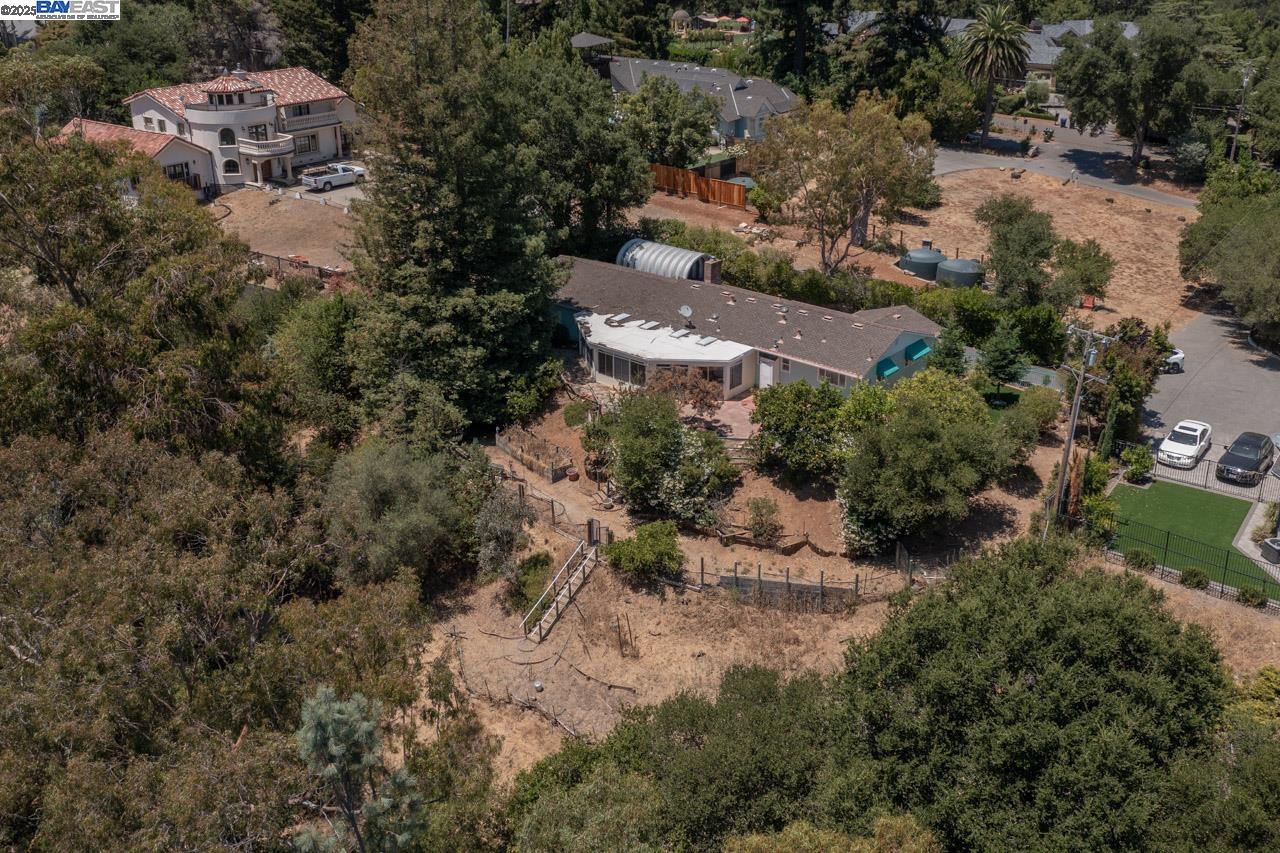 Detail Gallery Image 11 of 36 For 19394 Bainter Ave, Los Gatos,  CA 95030 - 3 Beds | 2 Baths