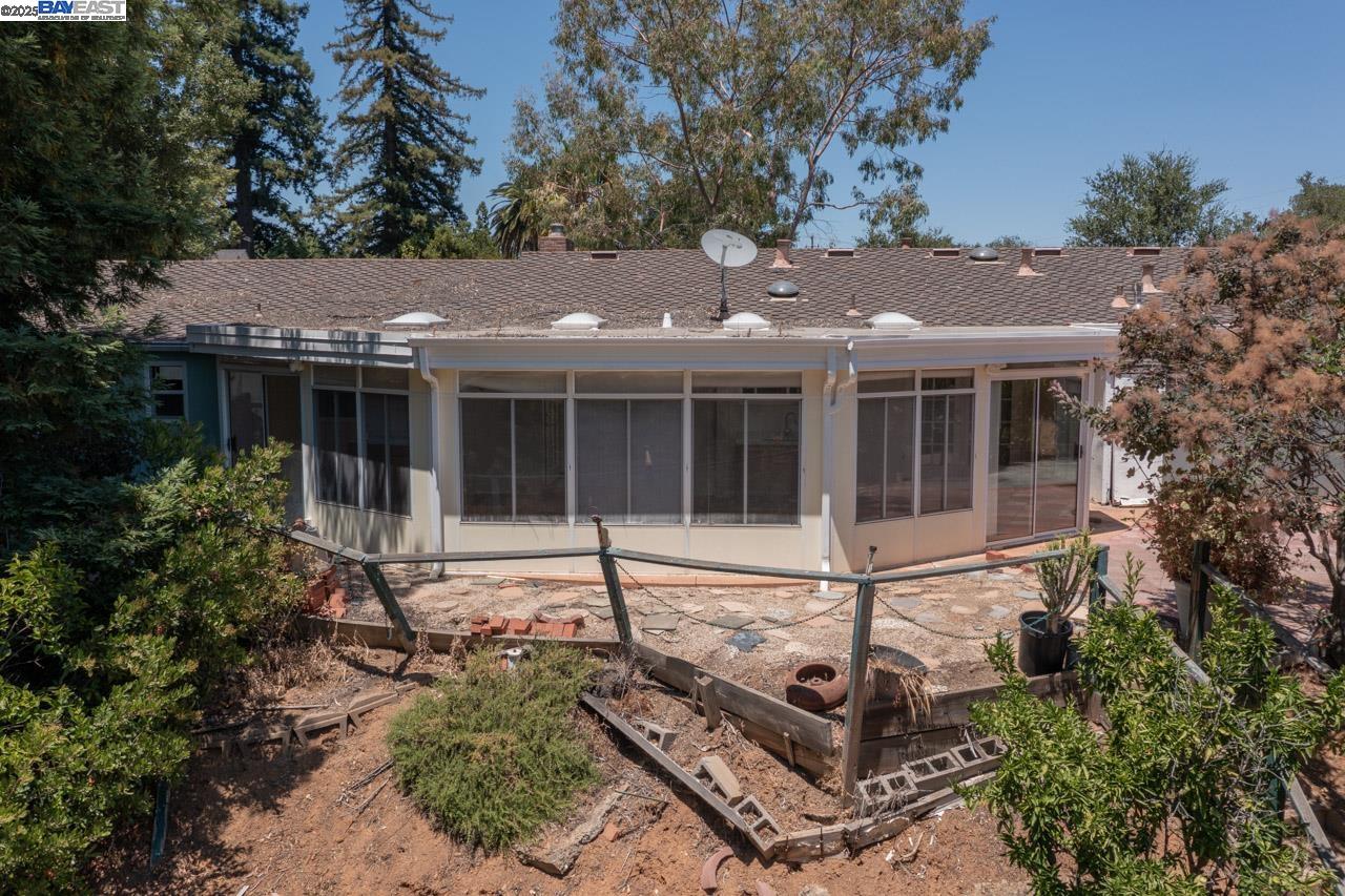 Detail Gallery Image 15 of 36 For 19394 Bainter Ave, Los Gatos,  CA 95030 - 3 Beds | 2 Baths