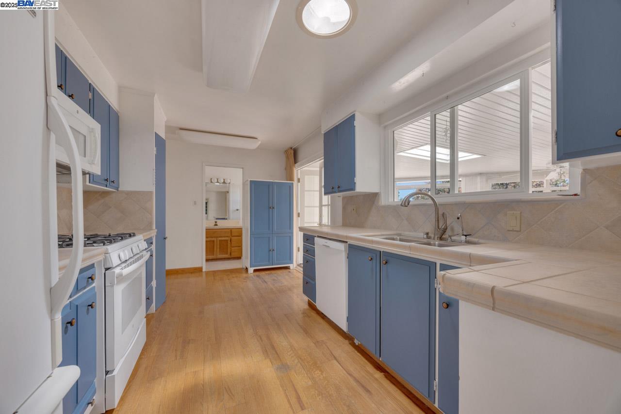 Detail Gallery Image 19 of 36 For 19394 Bainter Ave, Los Gatos,  CA 95030 - 3 Beds | 2 Baths