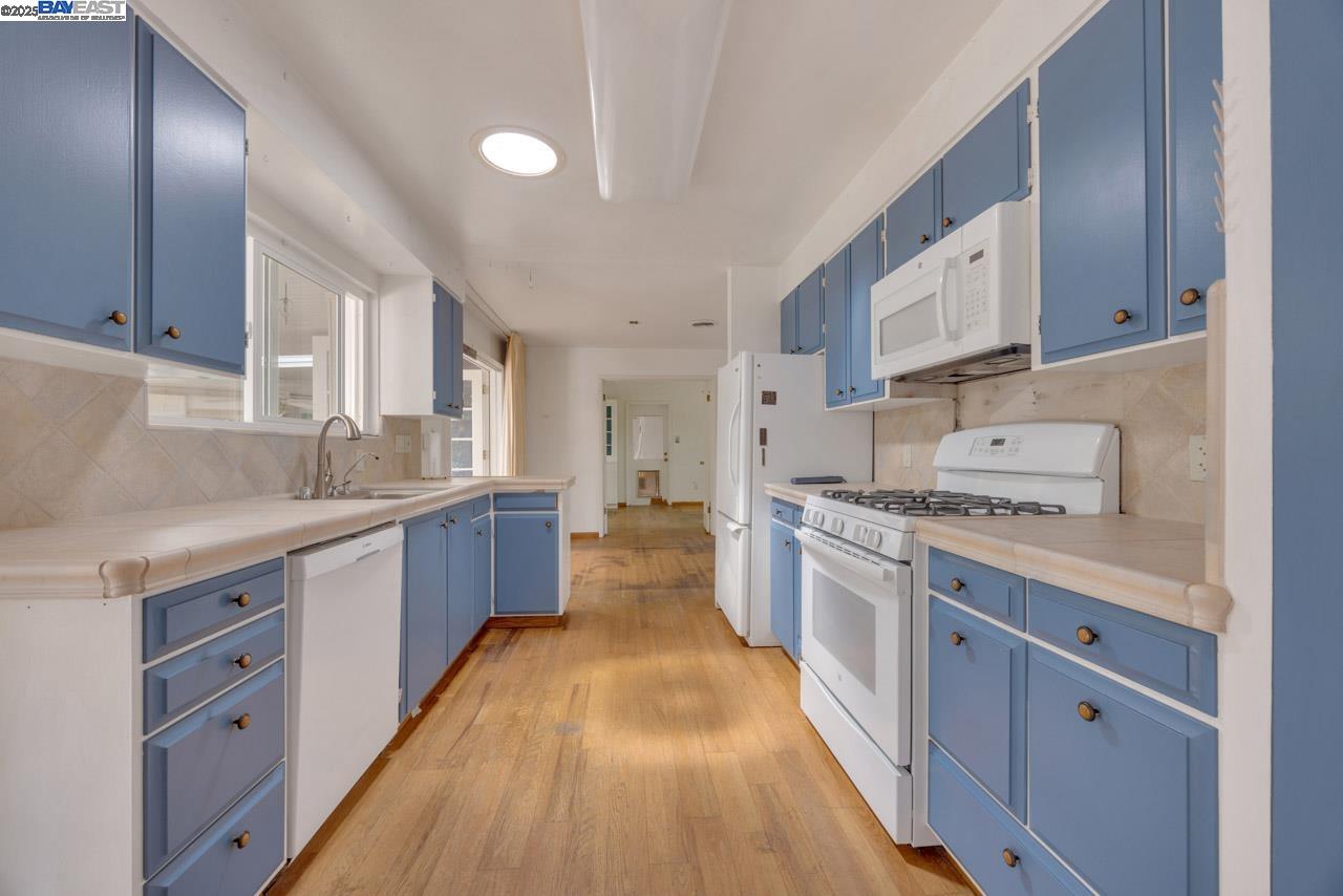 Detail Gallery Image 20 of 36 For 19394 Bainter Ave, Los Gatos,  CA 95030 - 3 Beds | 2 Baths