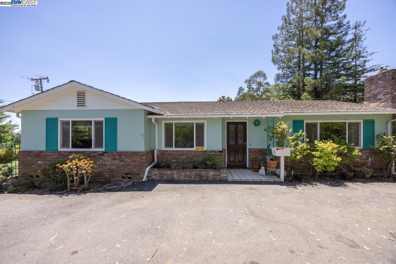Detail Gallery Image 3 of 36 For 19394 Bainter Ave, Los Gatos,  CA 95030 - 3 Beds | 2 Baths