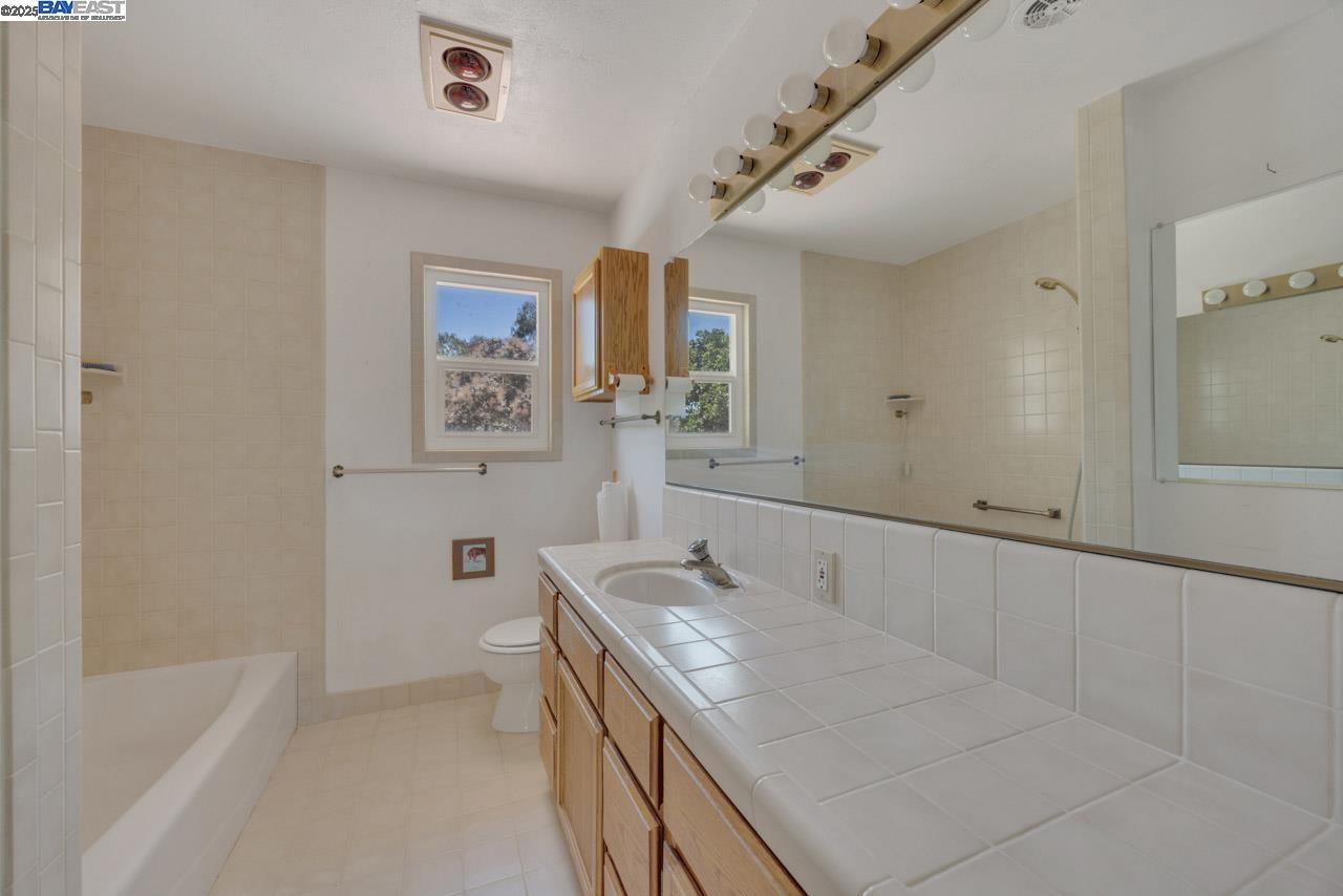 Detail Gallery Image 29 of 36 For 19394 Bainter Ave, Los Gatos,  CA 95030 - 3 Beds | 2 Baths