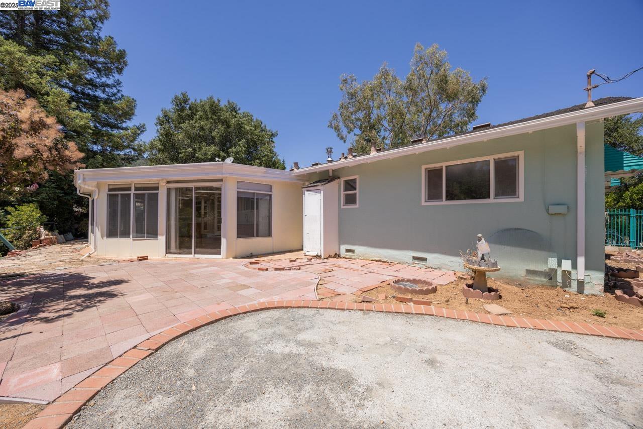 Detail Gallery Image 5 of 36 For 19394 Bainter Ave, Los Gatos,  CA 95030 - 3 Beds | 2 Baths