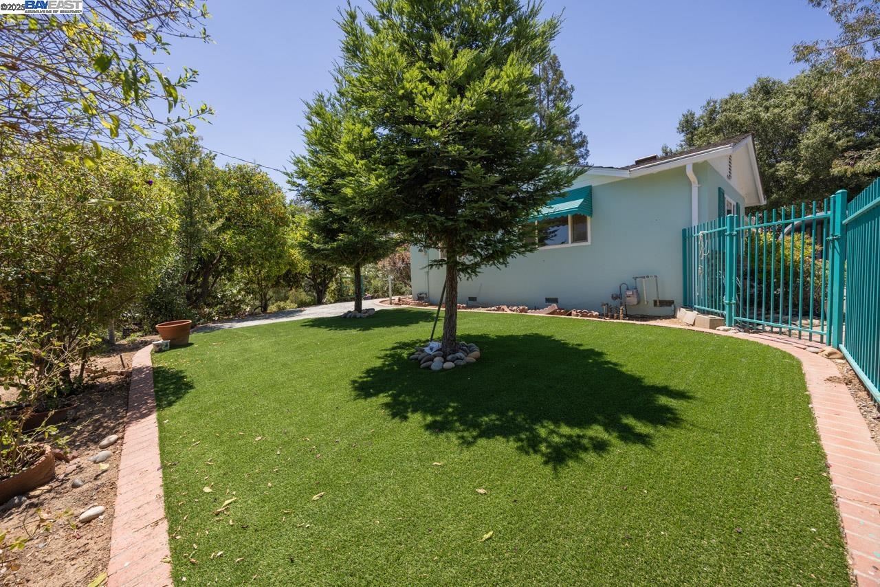 Detail Gallery Image 7 of 36 For 19394 Bainter Ave, Los Gatos,  CA 95030 - 3 Beds | 2 Baths